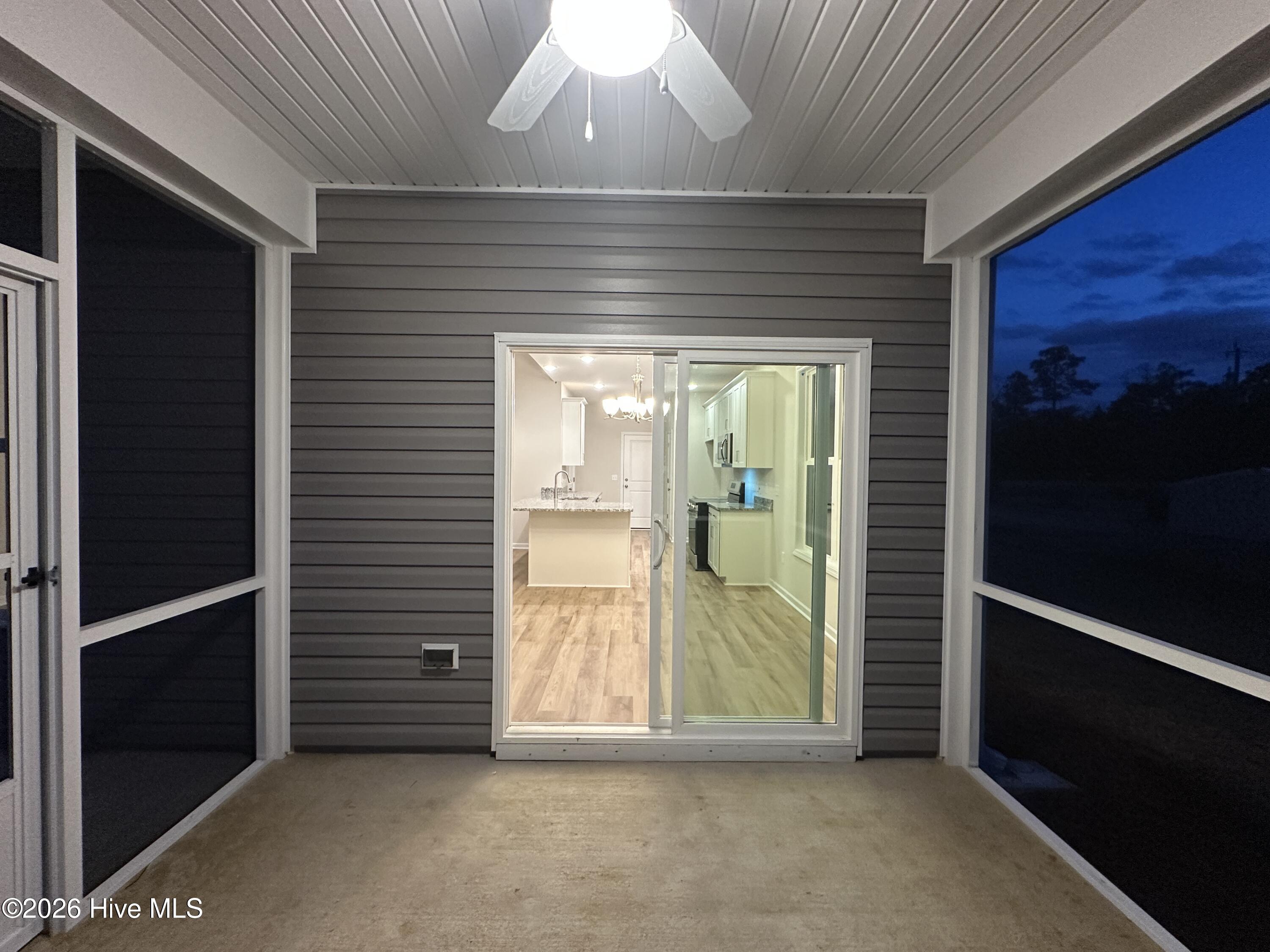 100538321 | Photo 14