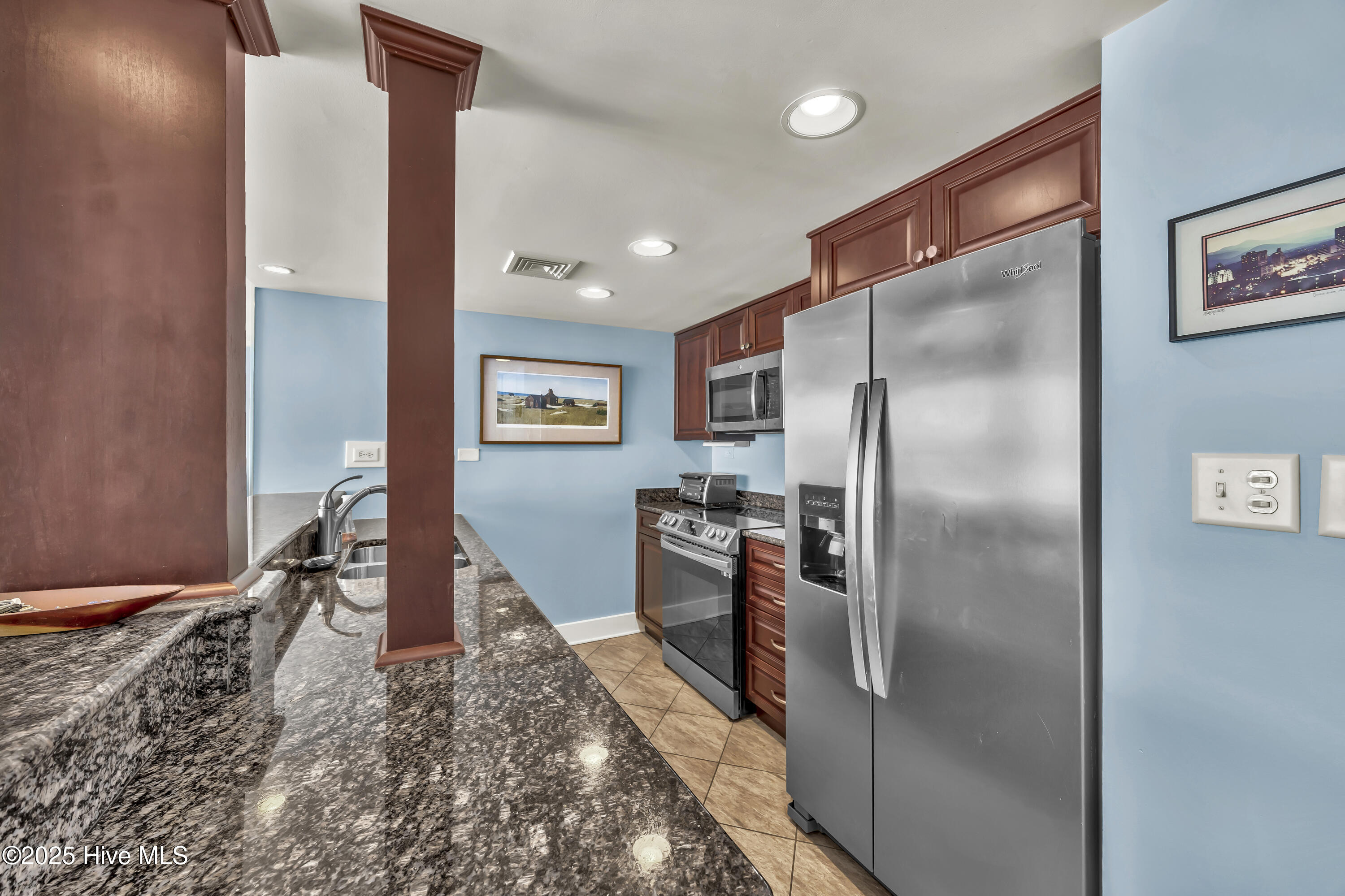 100549475 | Photo 34