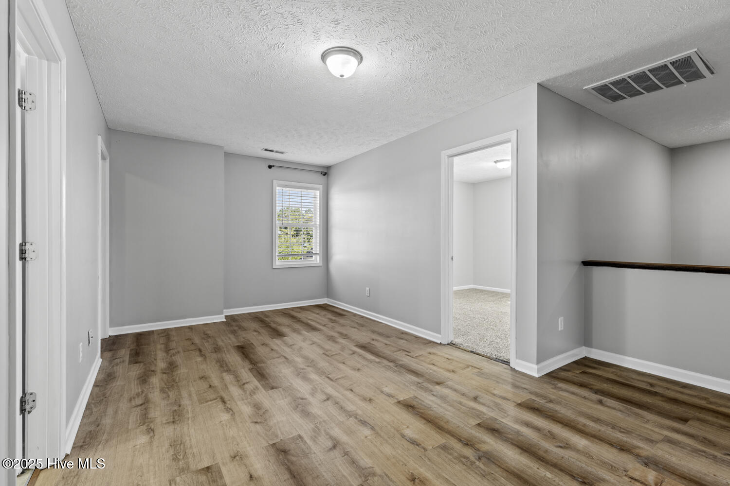 100540100 | Photo 16