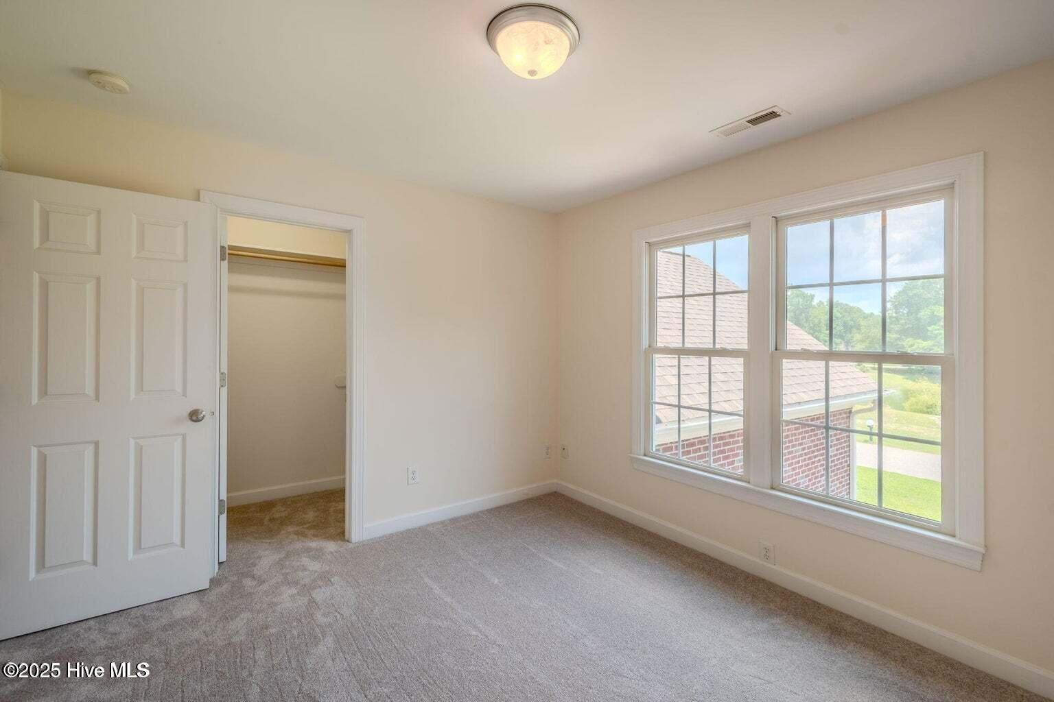 100538415 | Photo 18