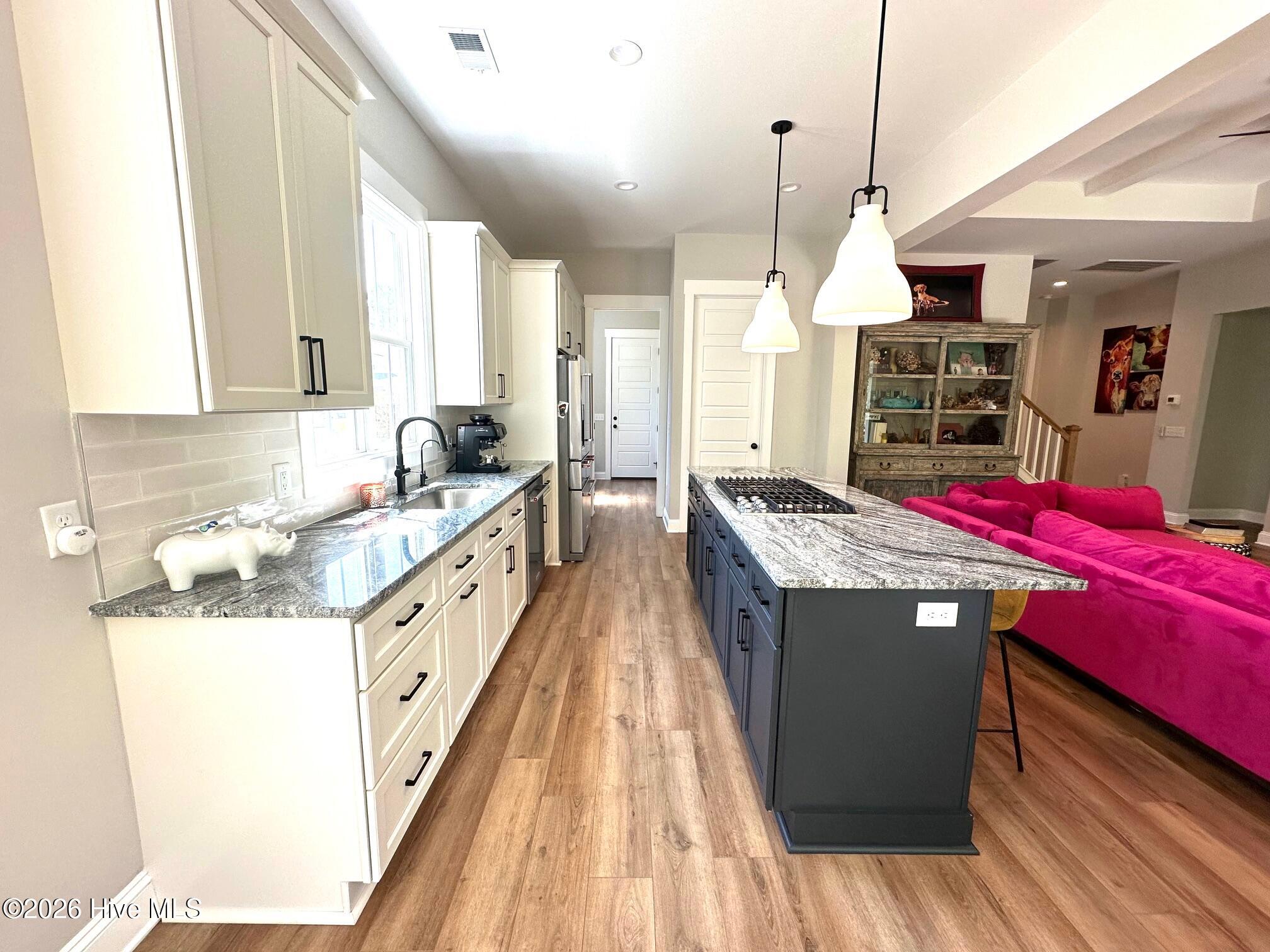 100565130 | Photo 18