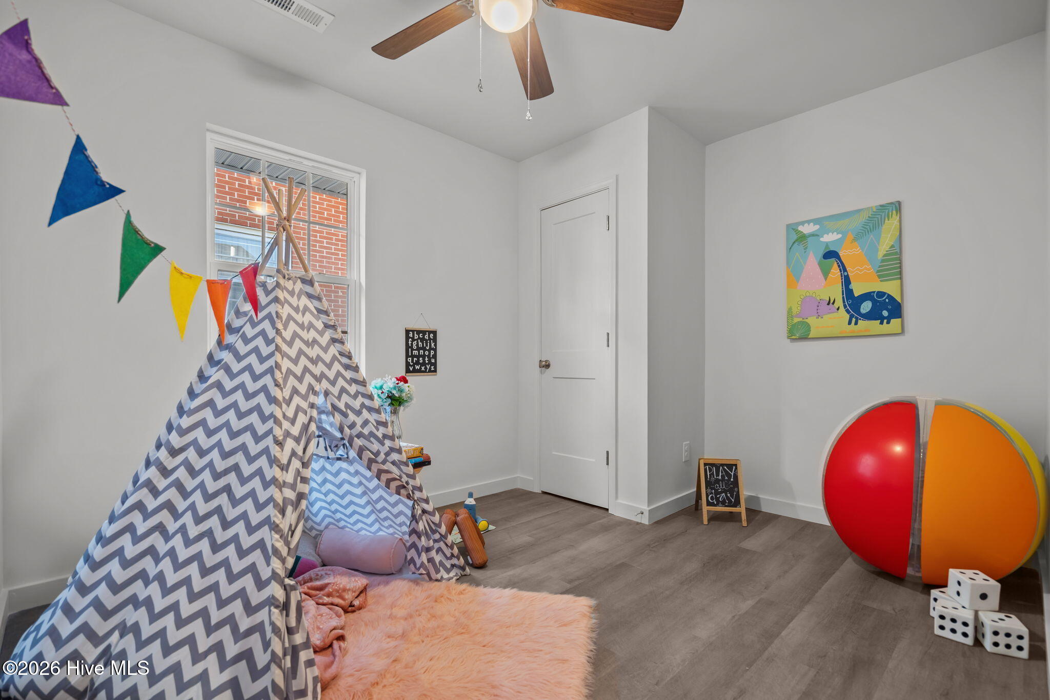 100550477 | Photo 30