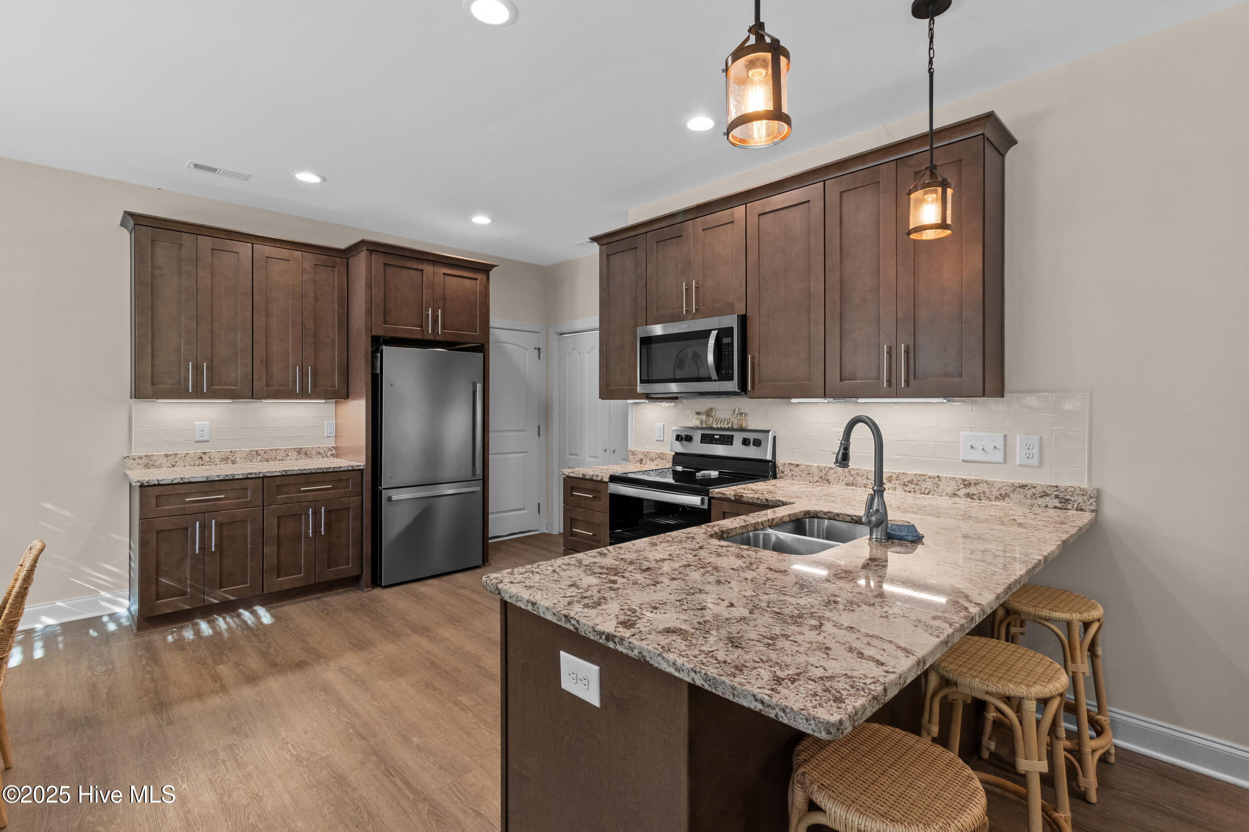 100537622 | Photo 12