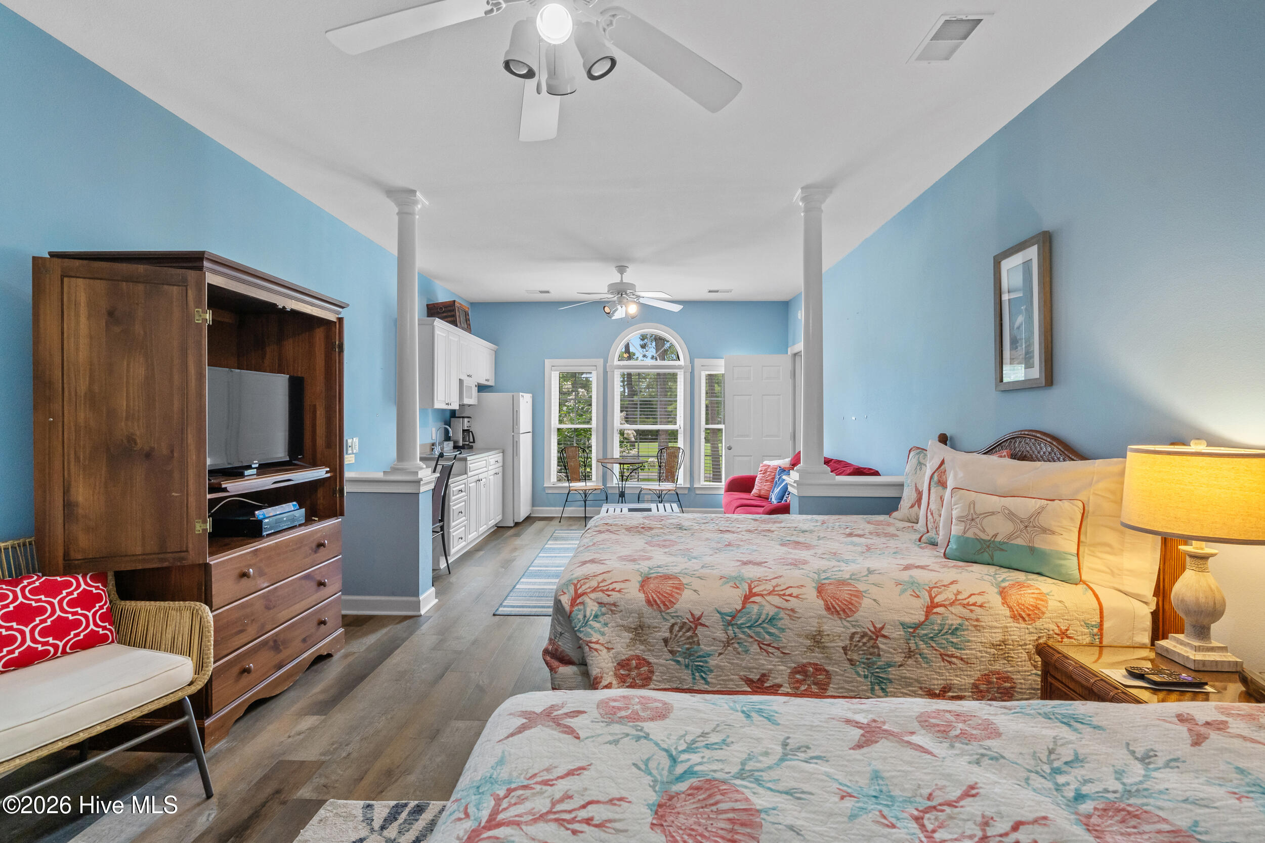 100563940 | Photo 37