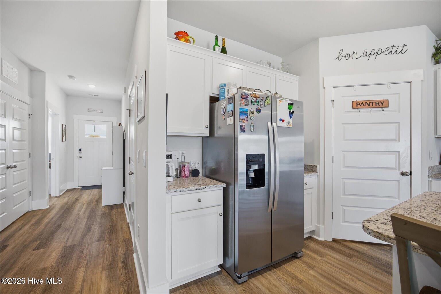 100568001 | Photo 26