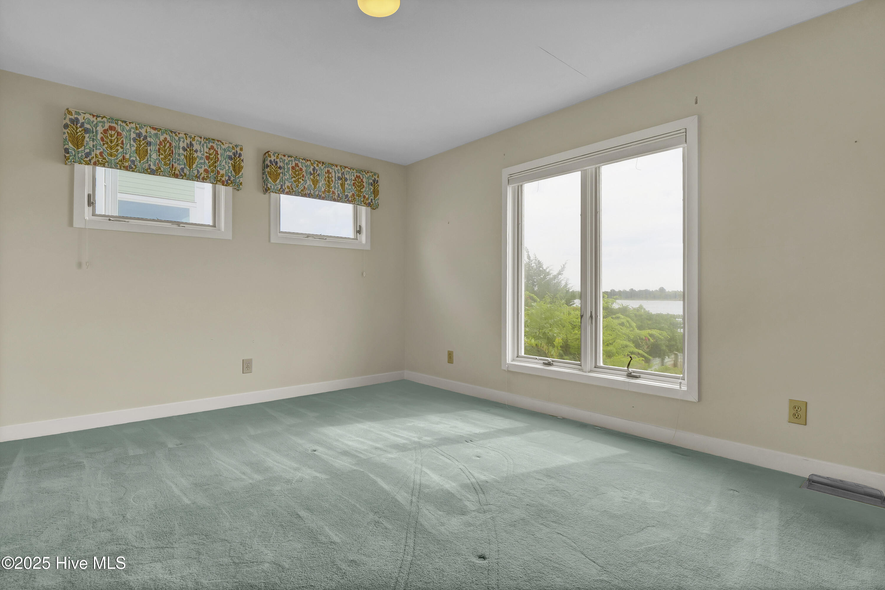 100527389 | Photo 20