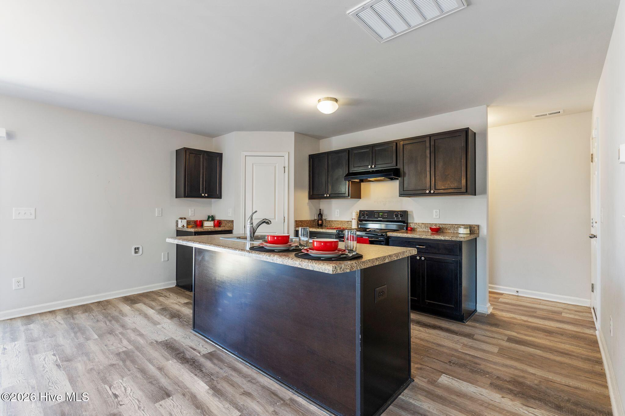 100553399 | Photo 16