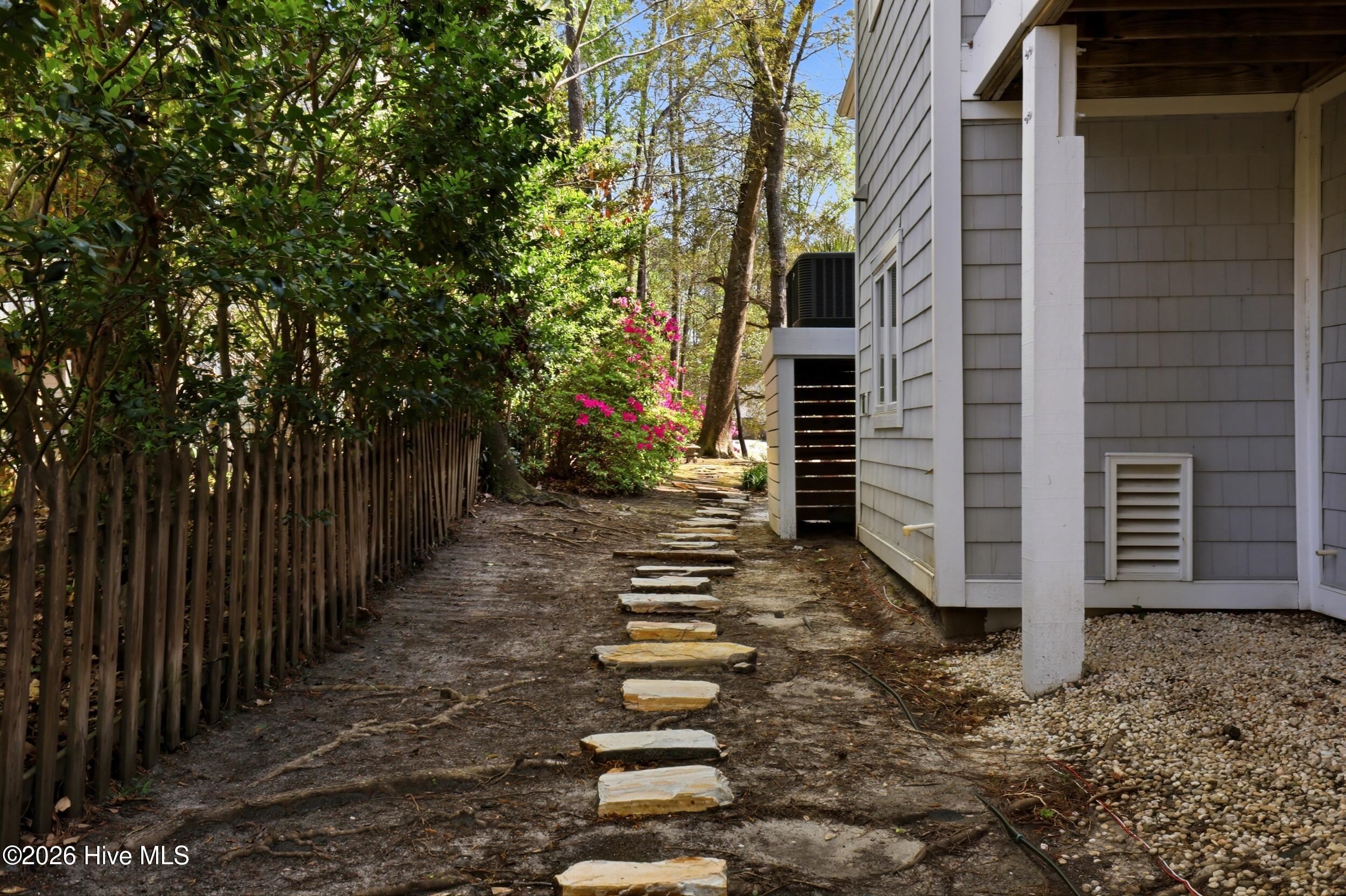 100564961 | Photo 42