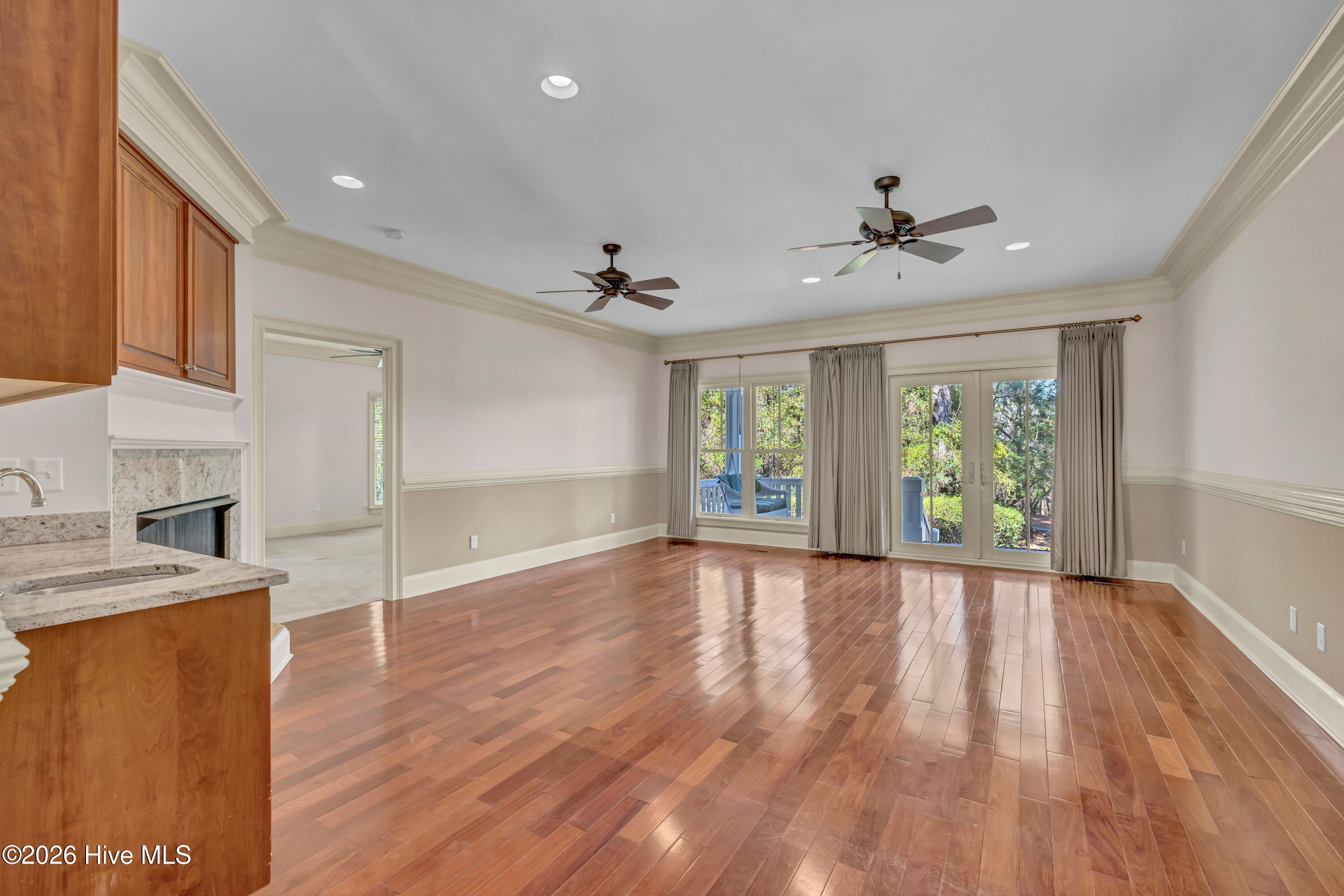 100556623 | Photo 19