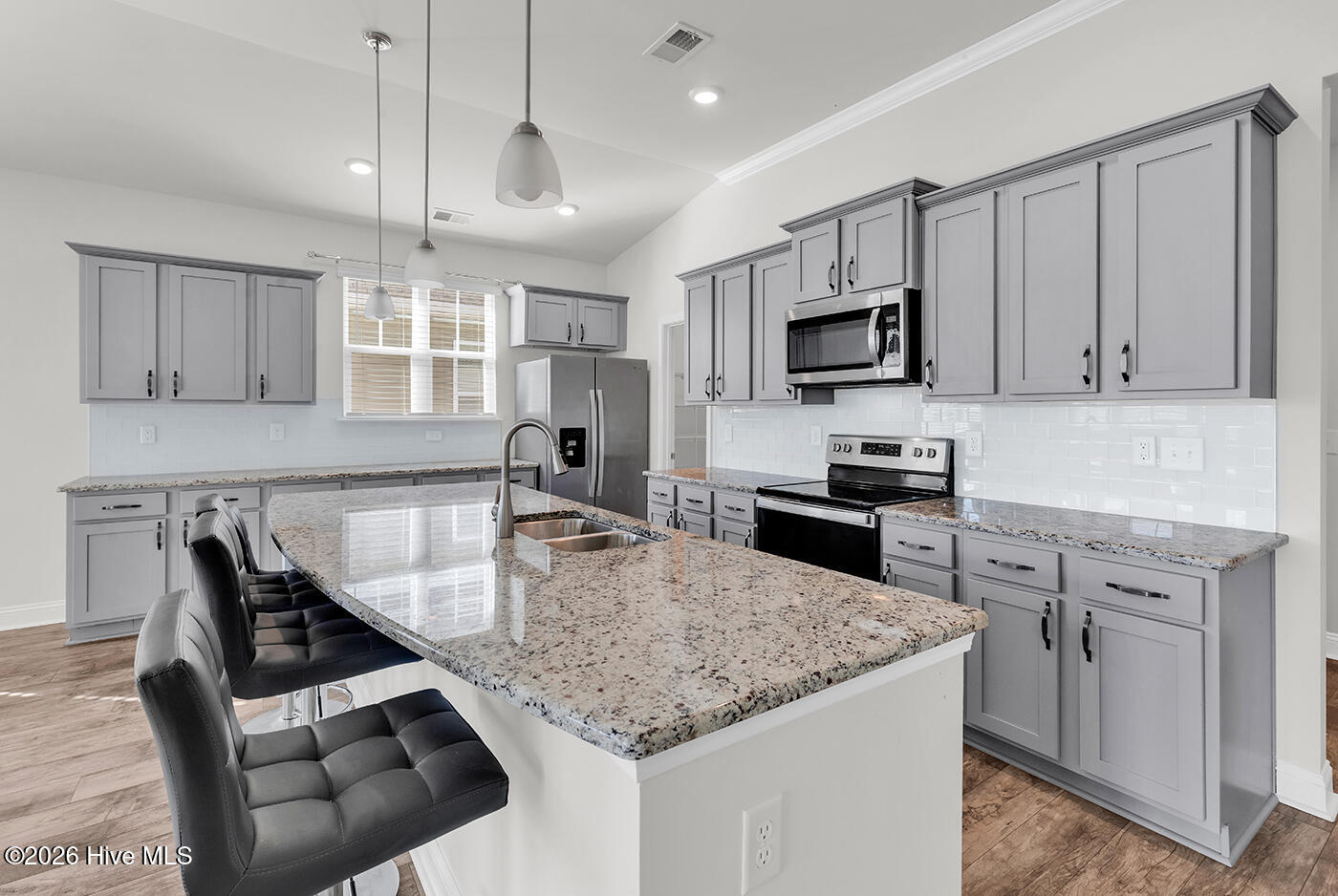 100555592 | Photo 11