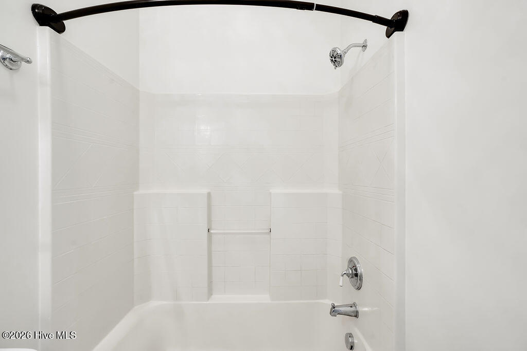 100562852 | Photo 22