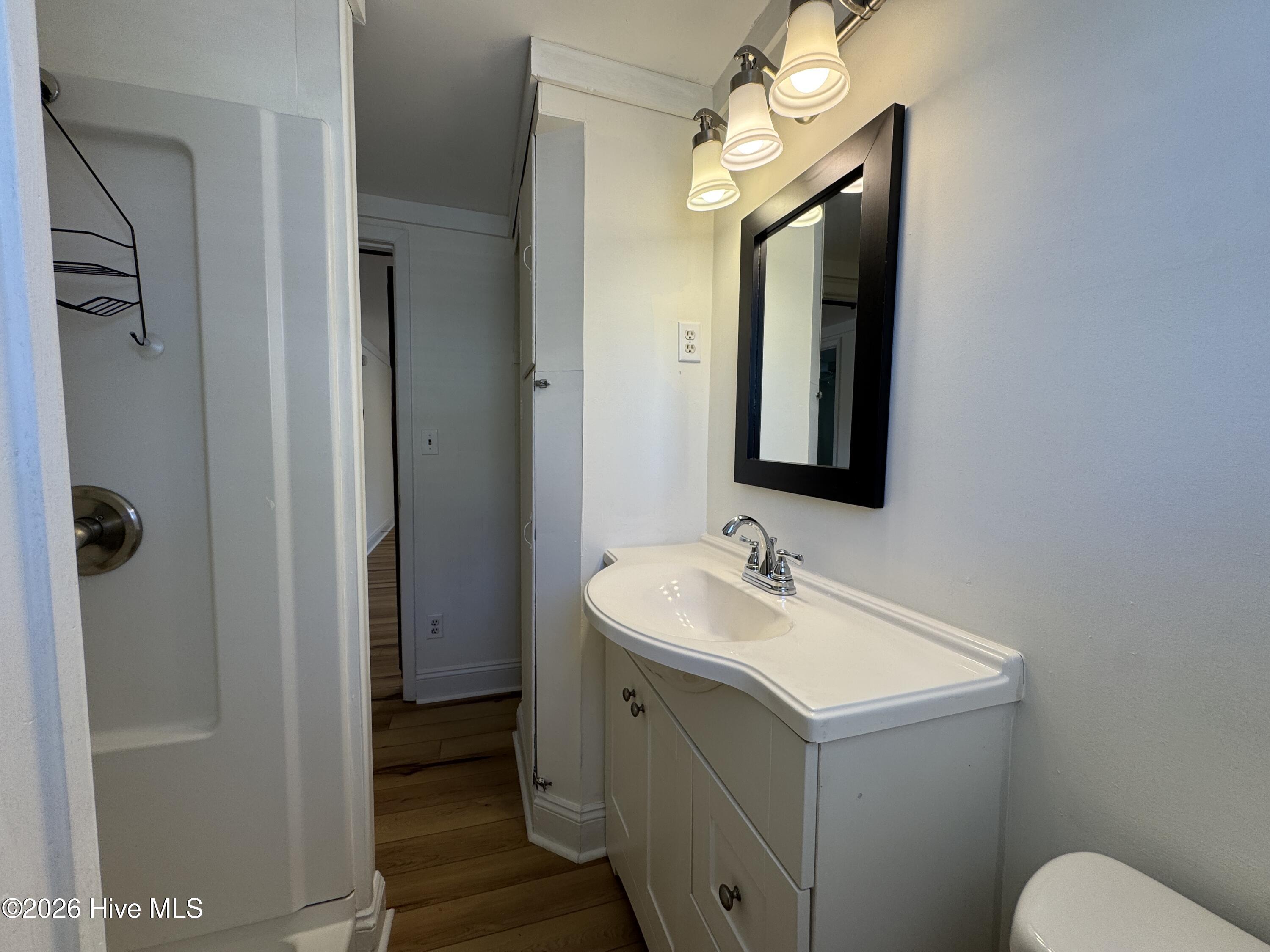 100565998 | Photo 12