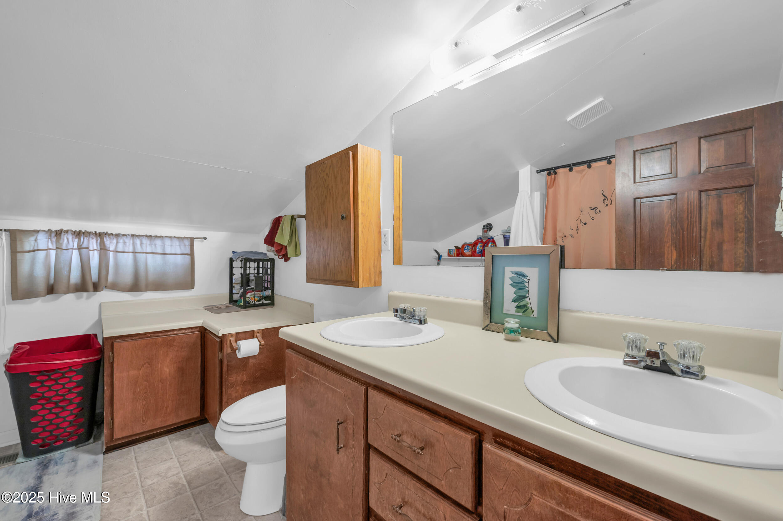 100532115 | Photo 90