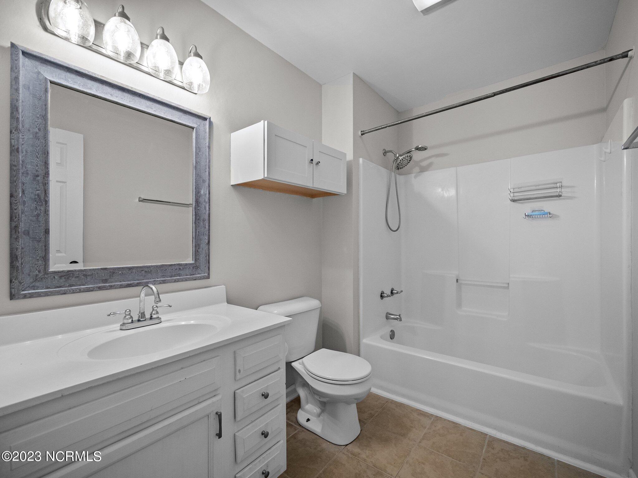 100556244 | Photo 32