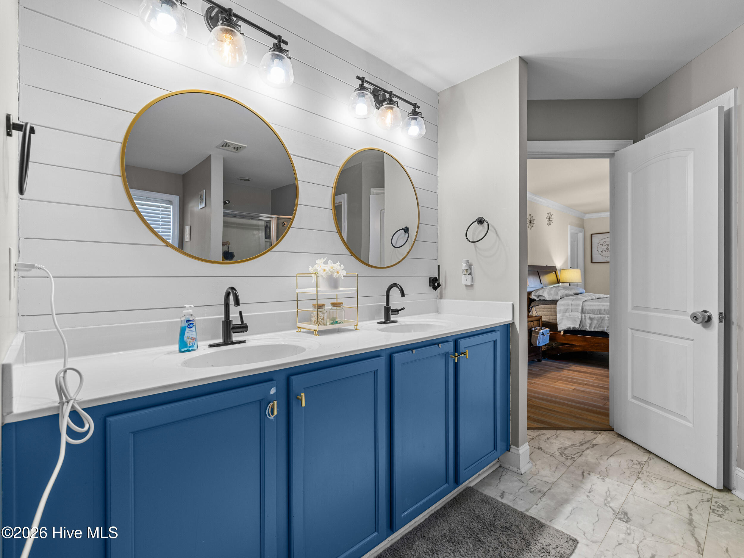 100554217 | Photo 48