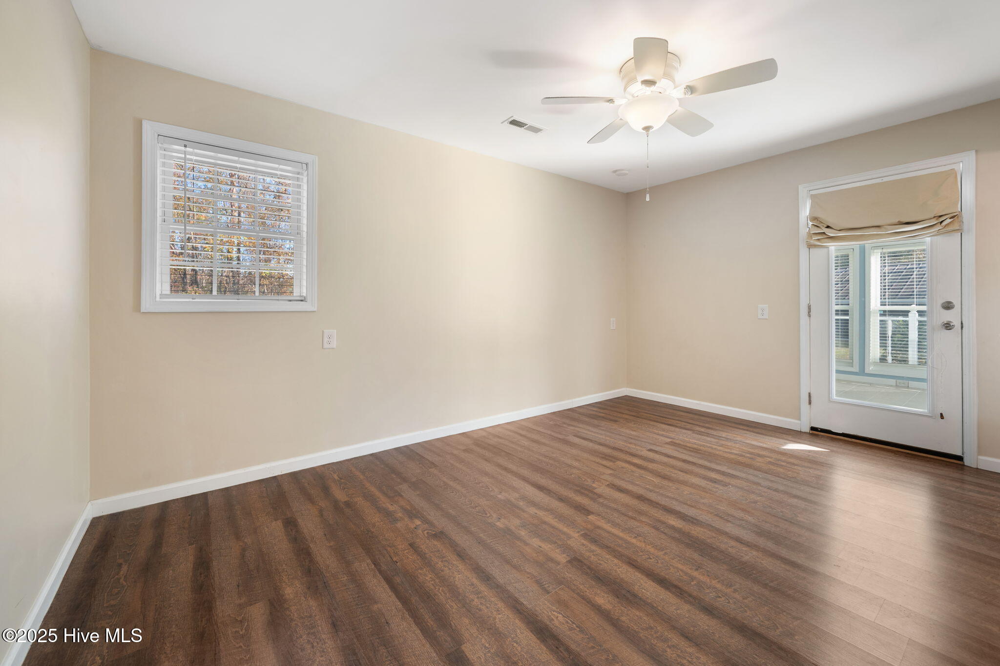 100543210 | Photo 15