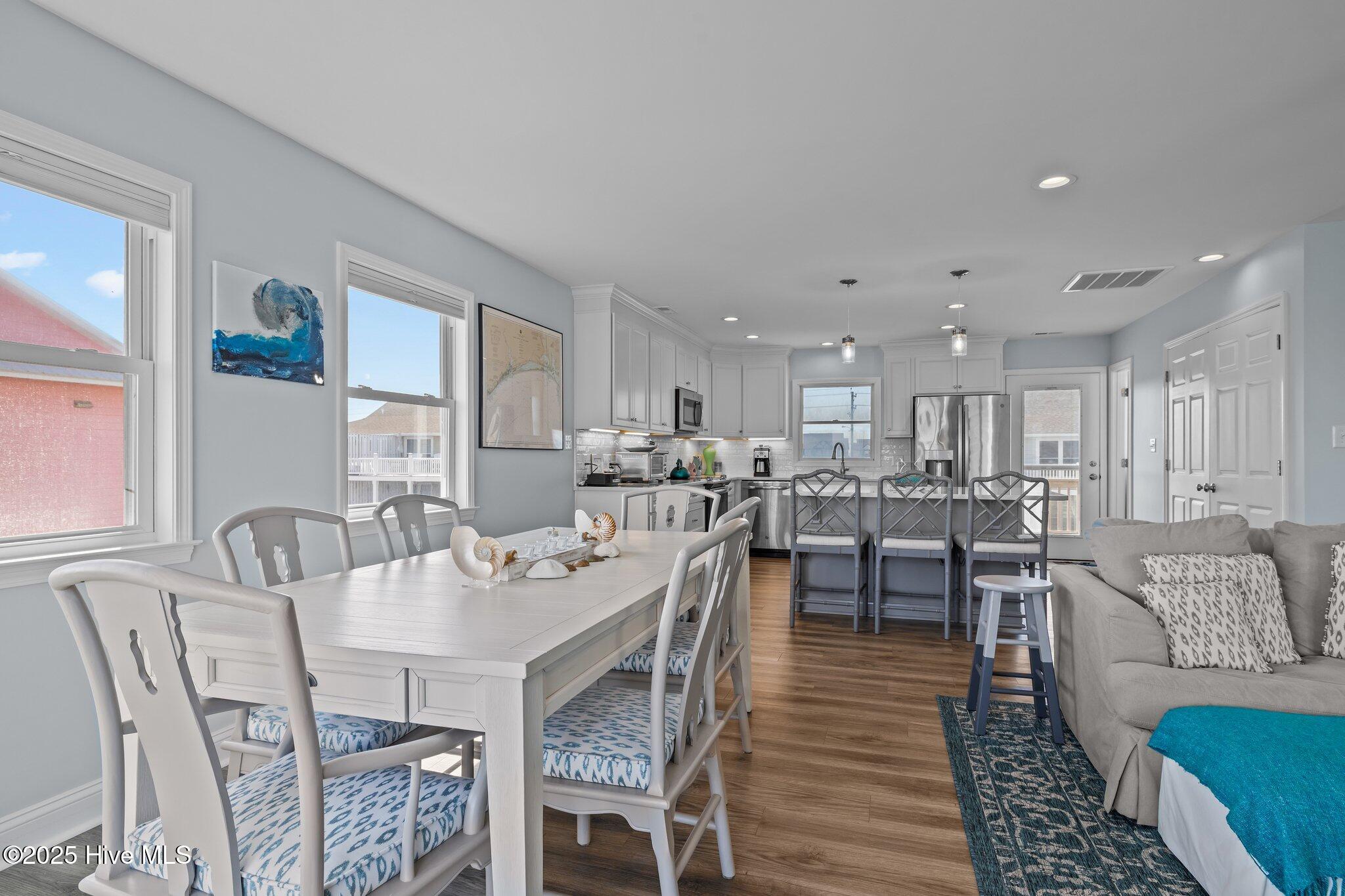 100563008 | Photo 31