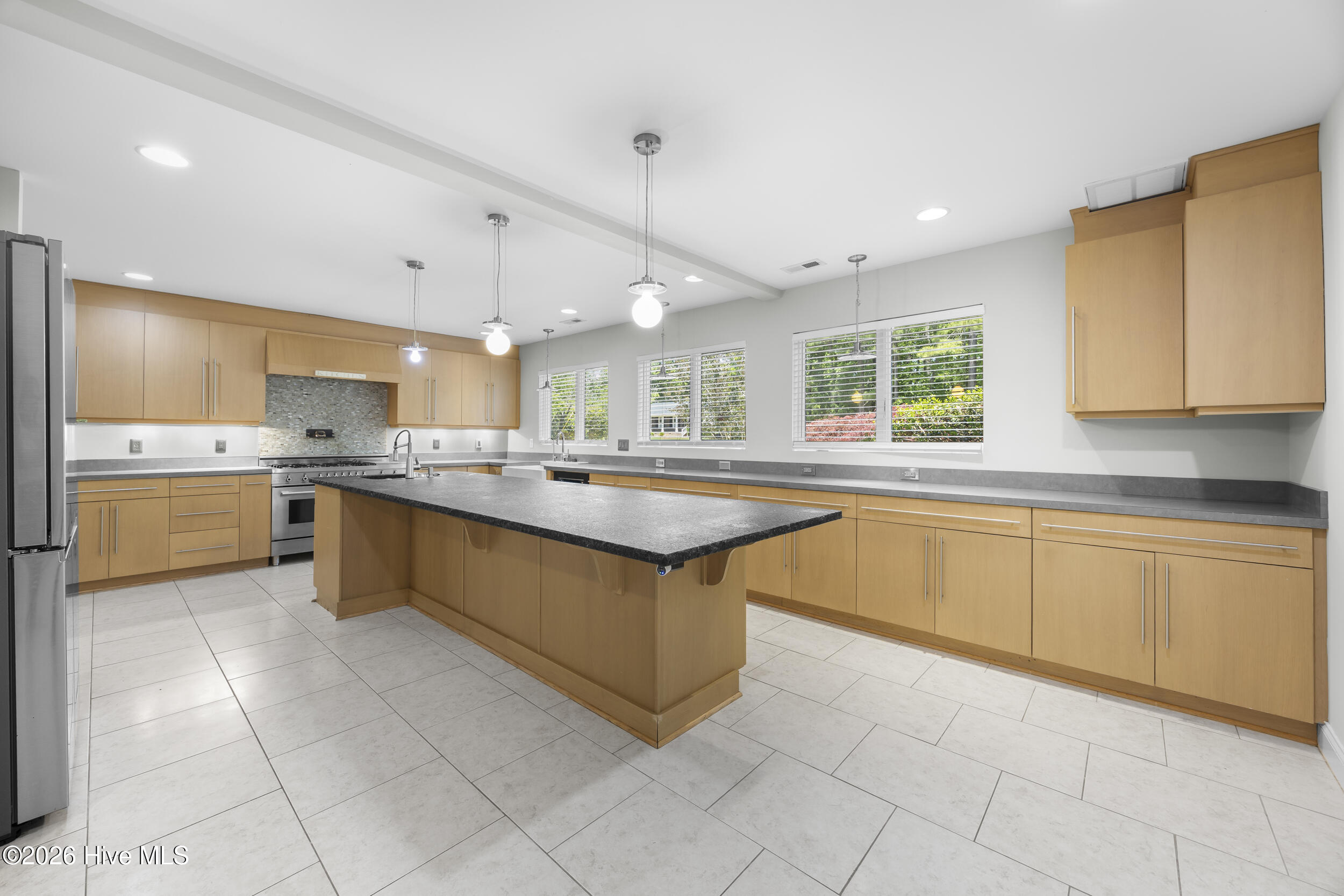 100569624 | Photo 12