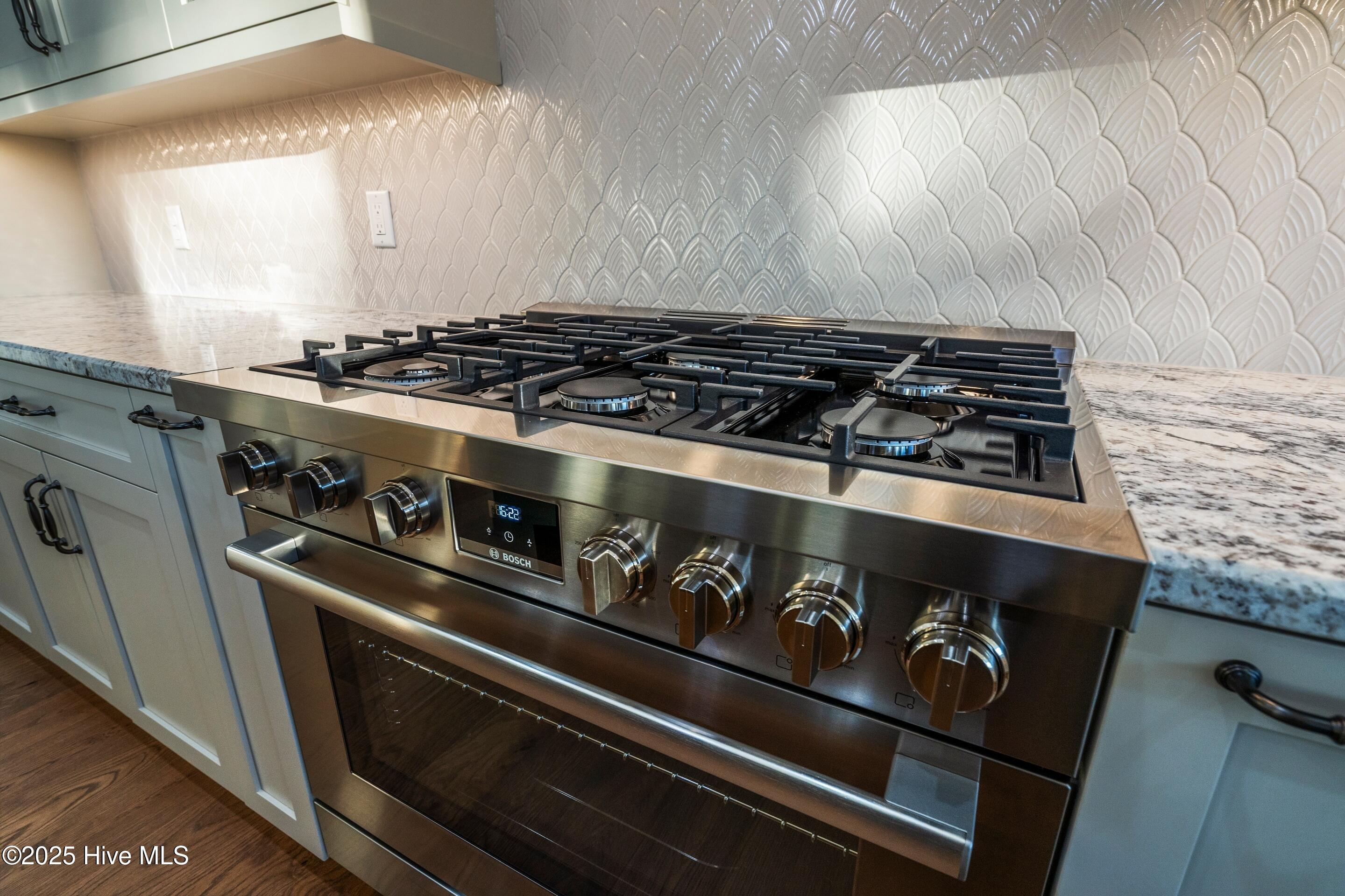 100545730 | Photo 43