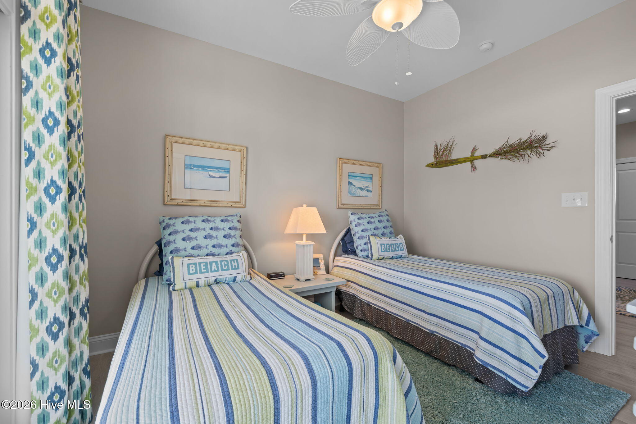 100549287 | Photo 40