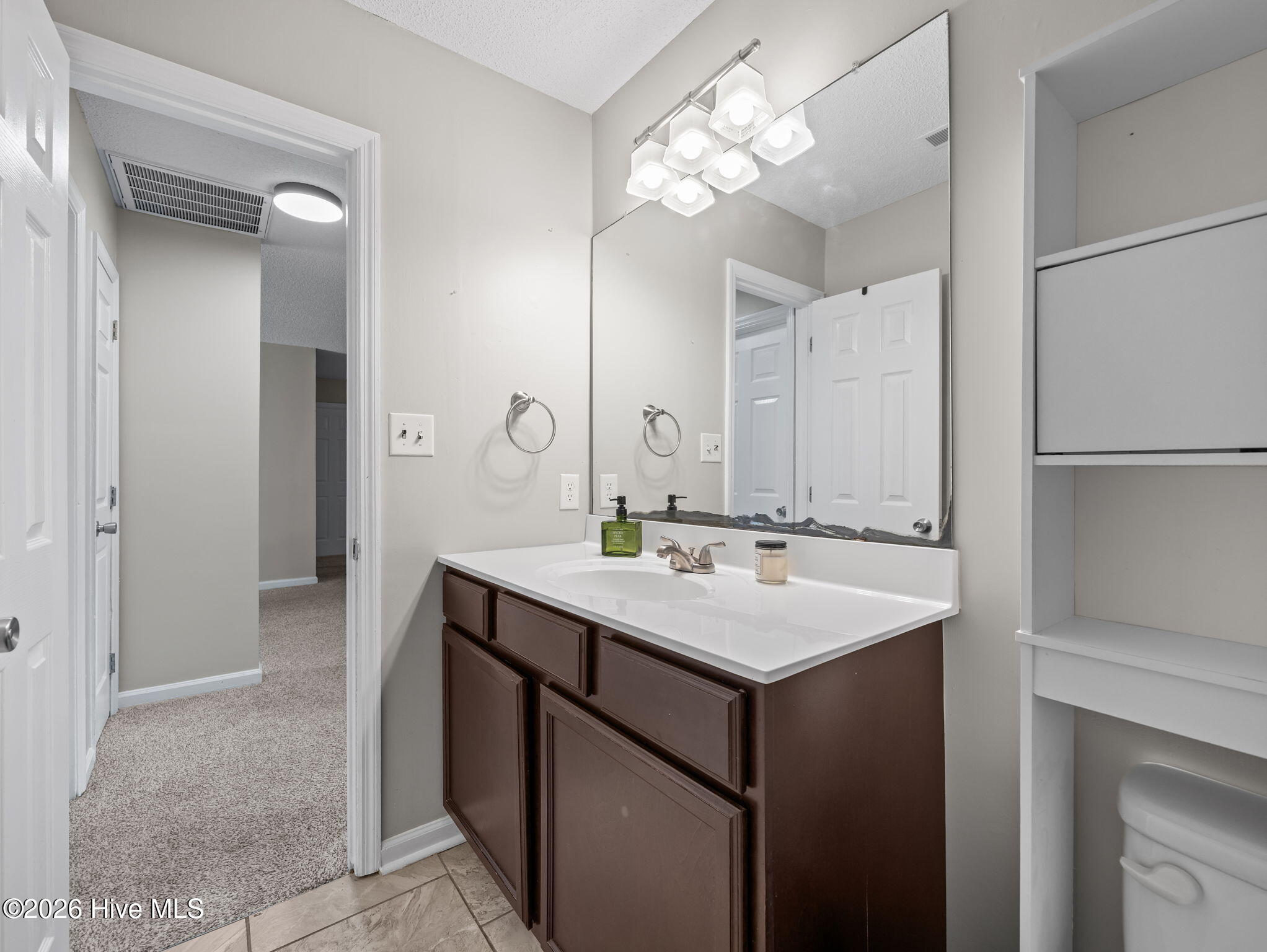 100569012 | Photo 25