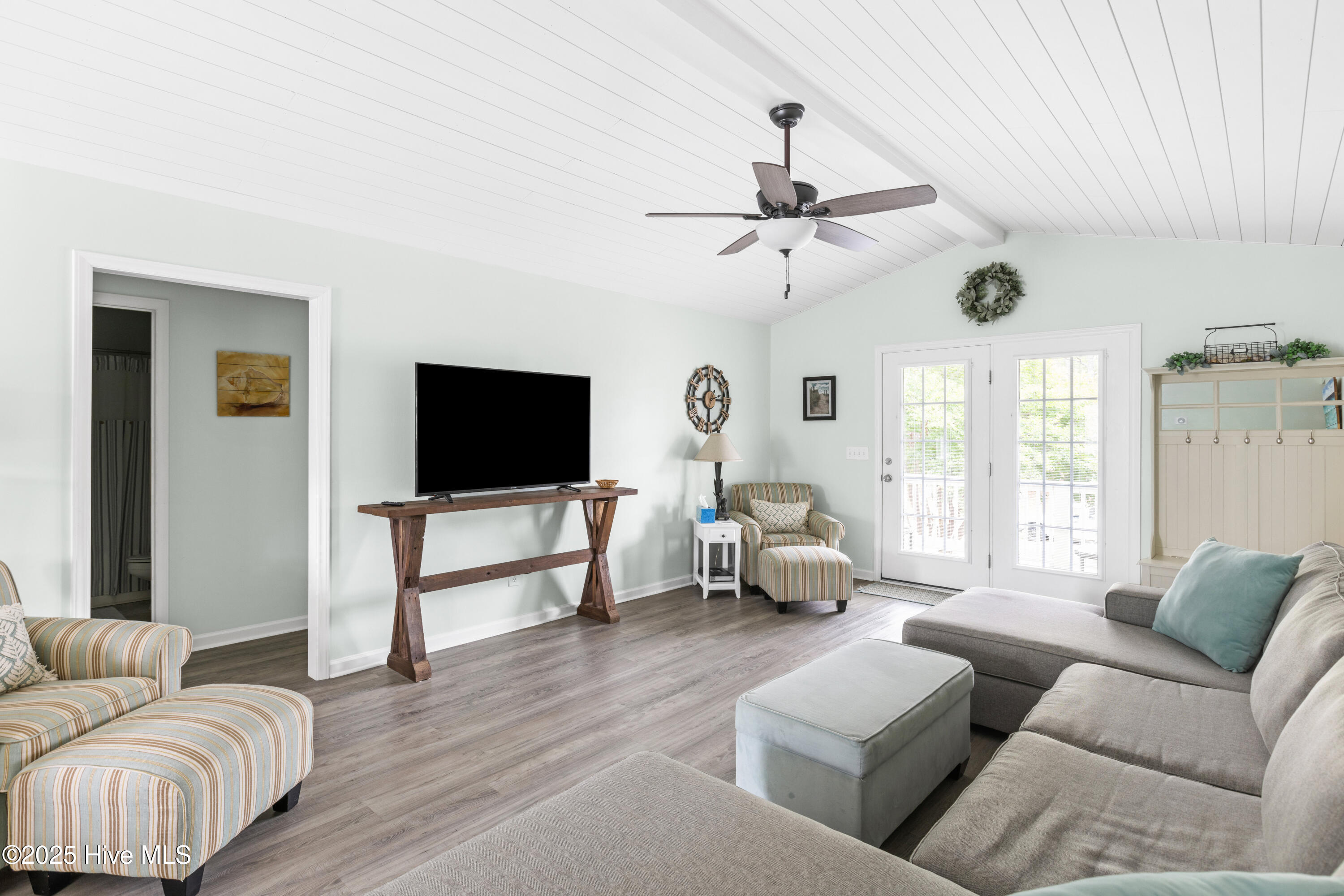 100553863 | Photo 16