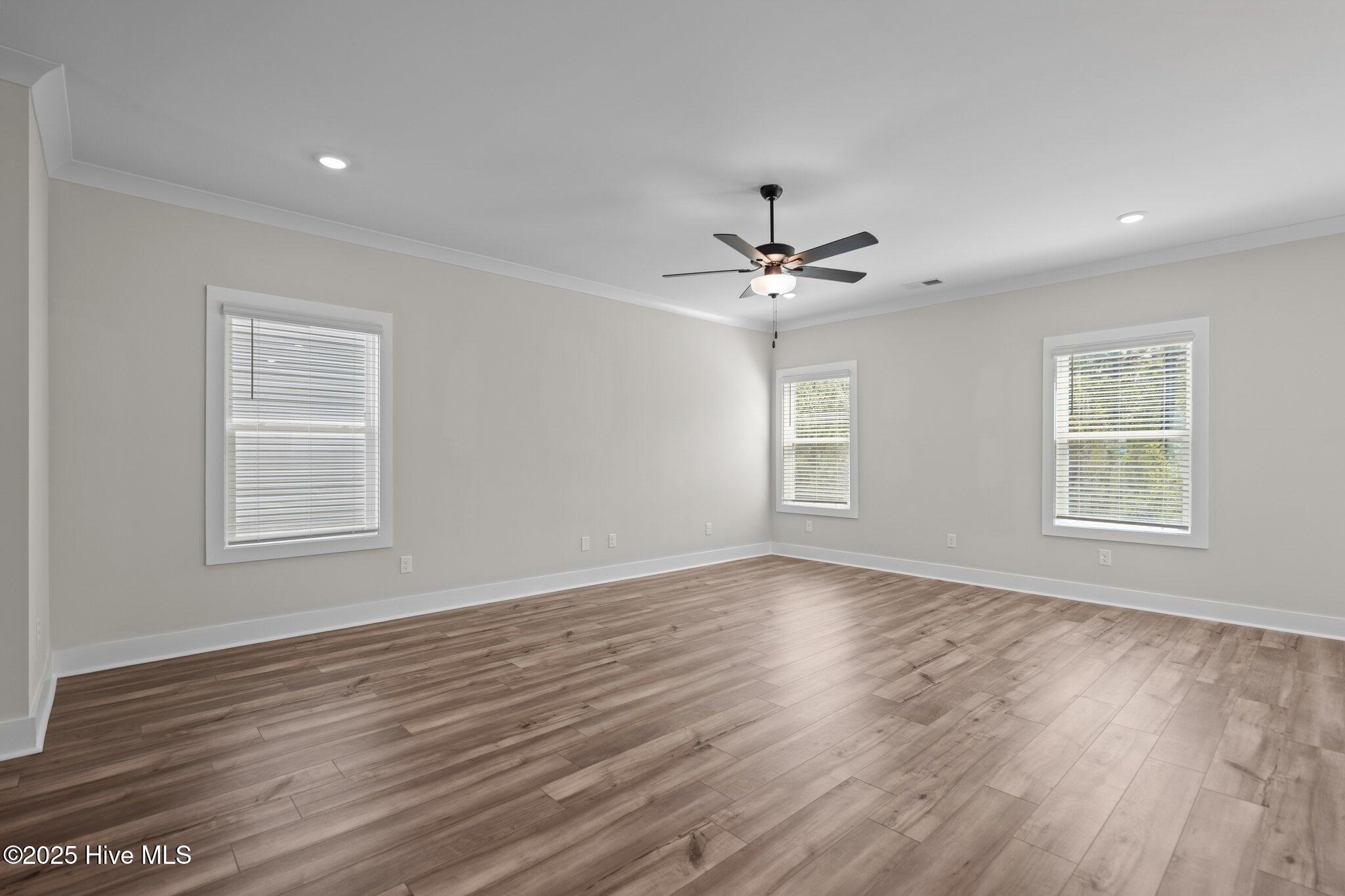 100547513 | Photo 11