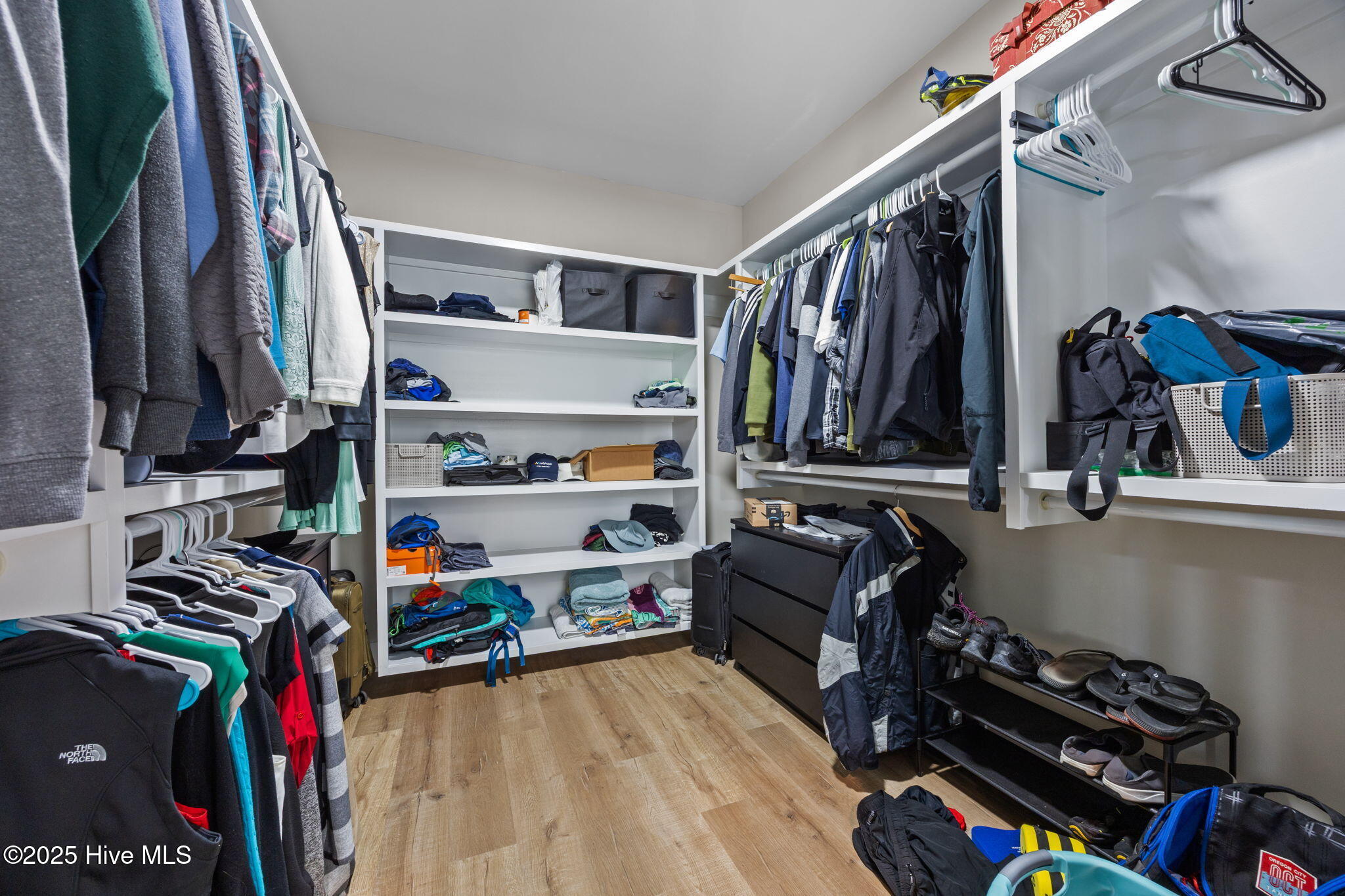 100543028 | Photo 22