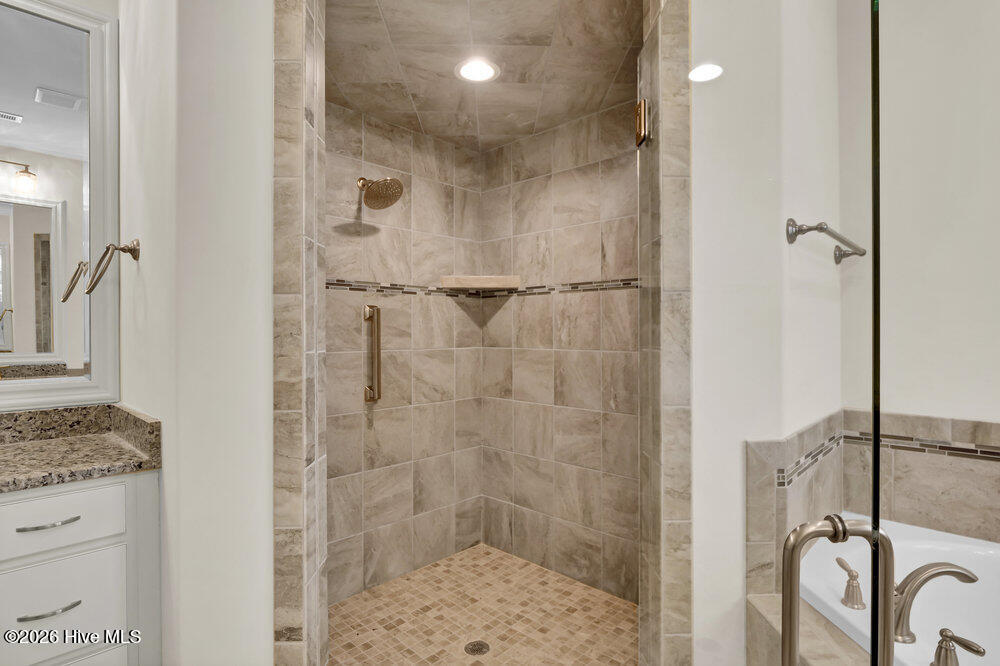 100553445 | Photo 20