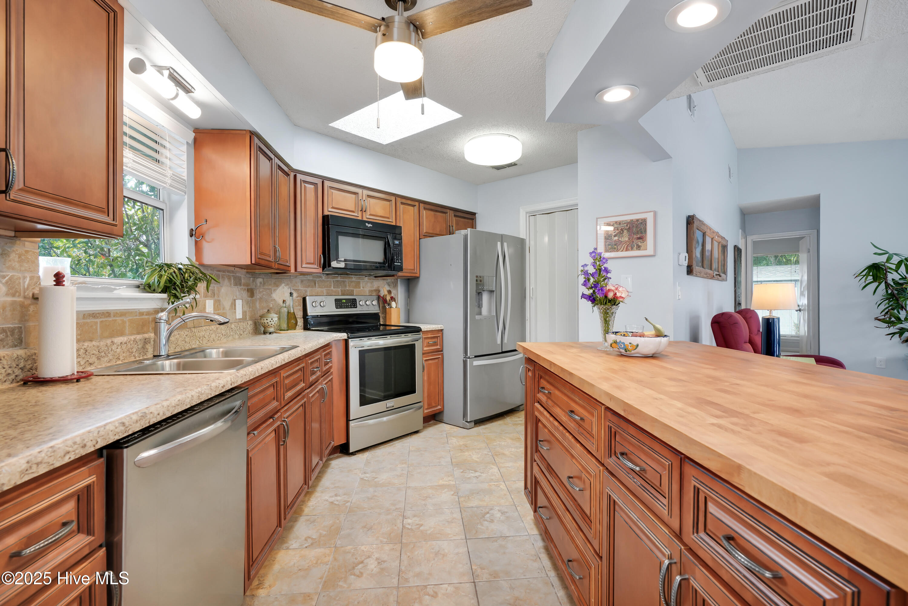 100530098 | Photo 10