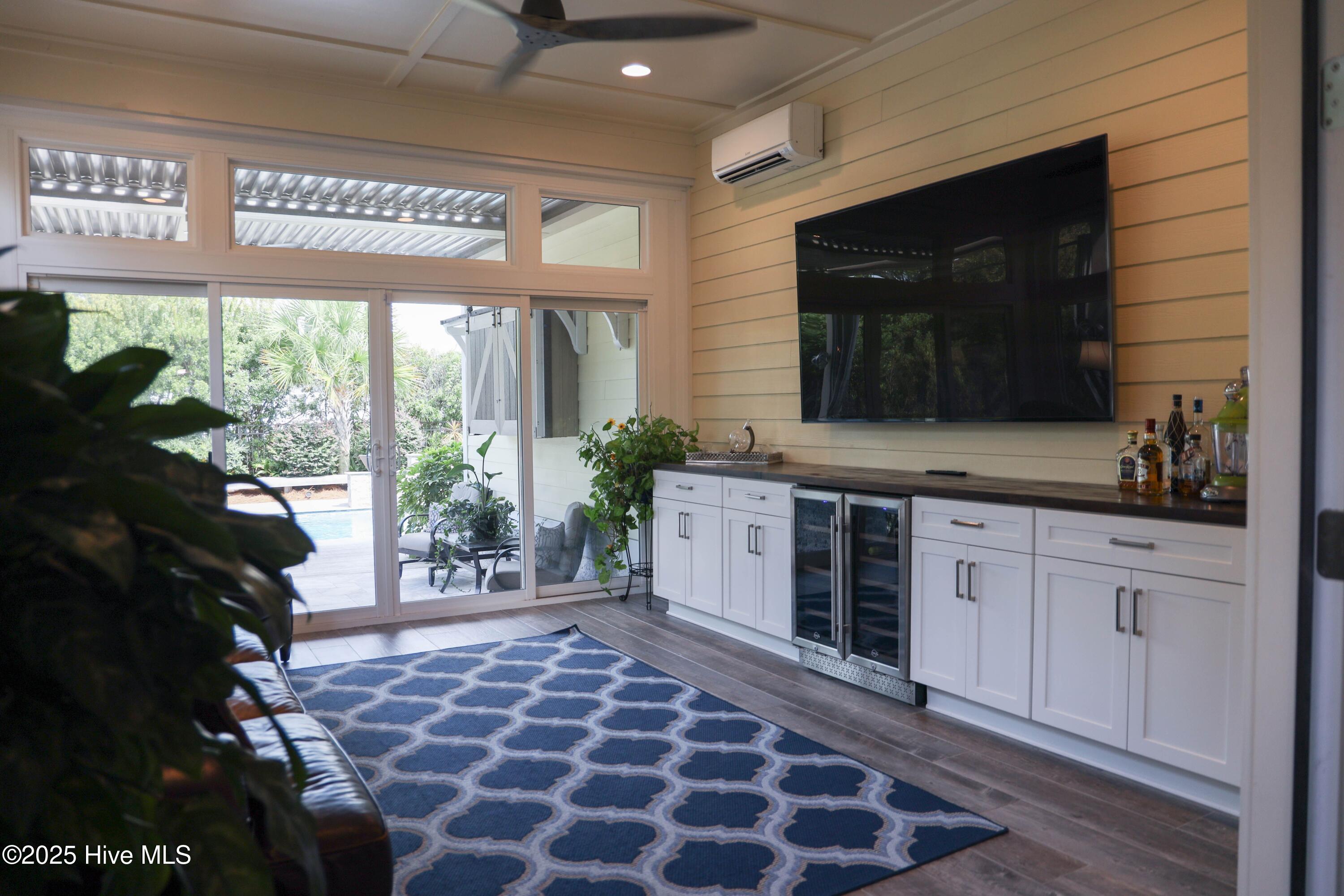 100534073 | Photo 22