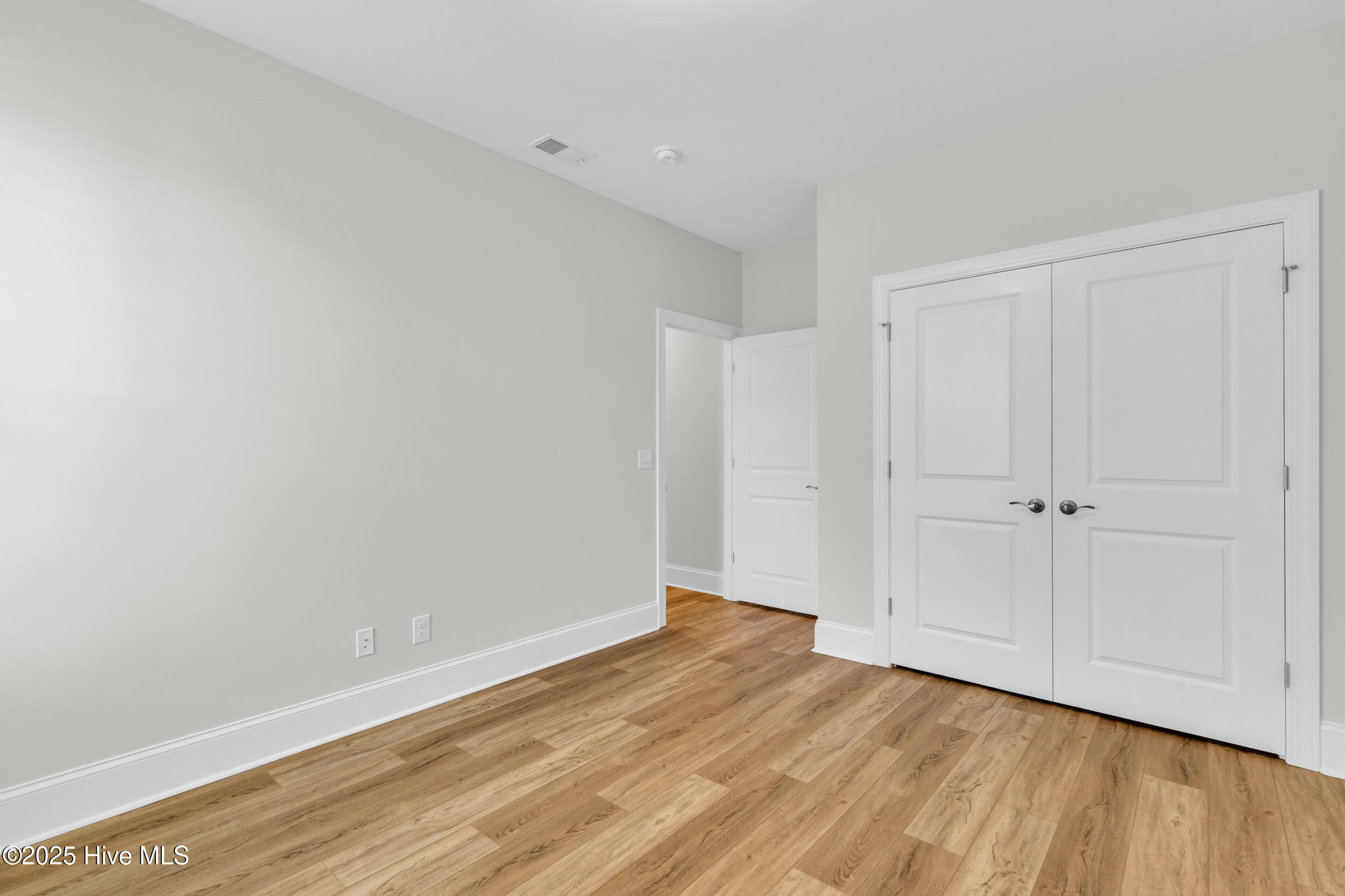 100532615 | Photo 23