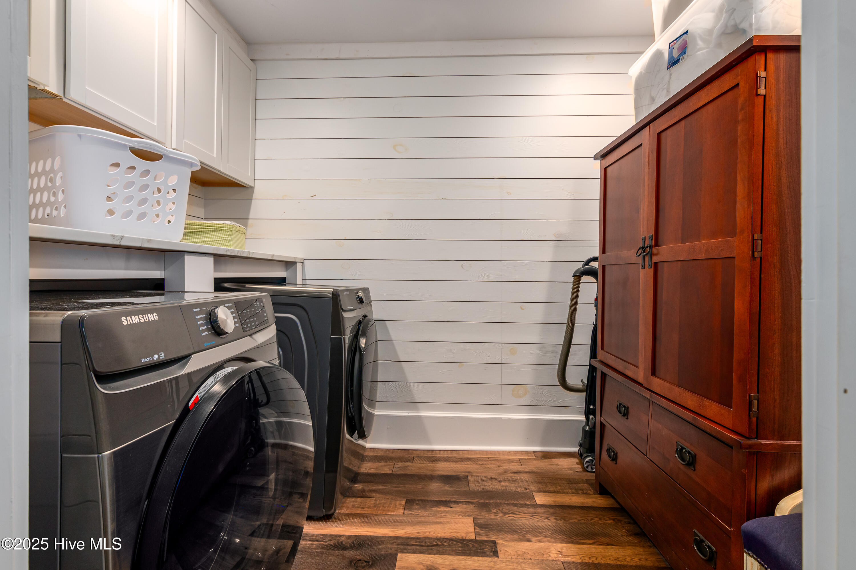 100530236 | Photo 47