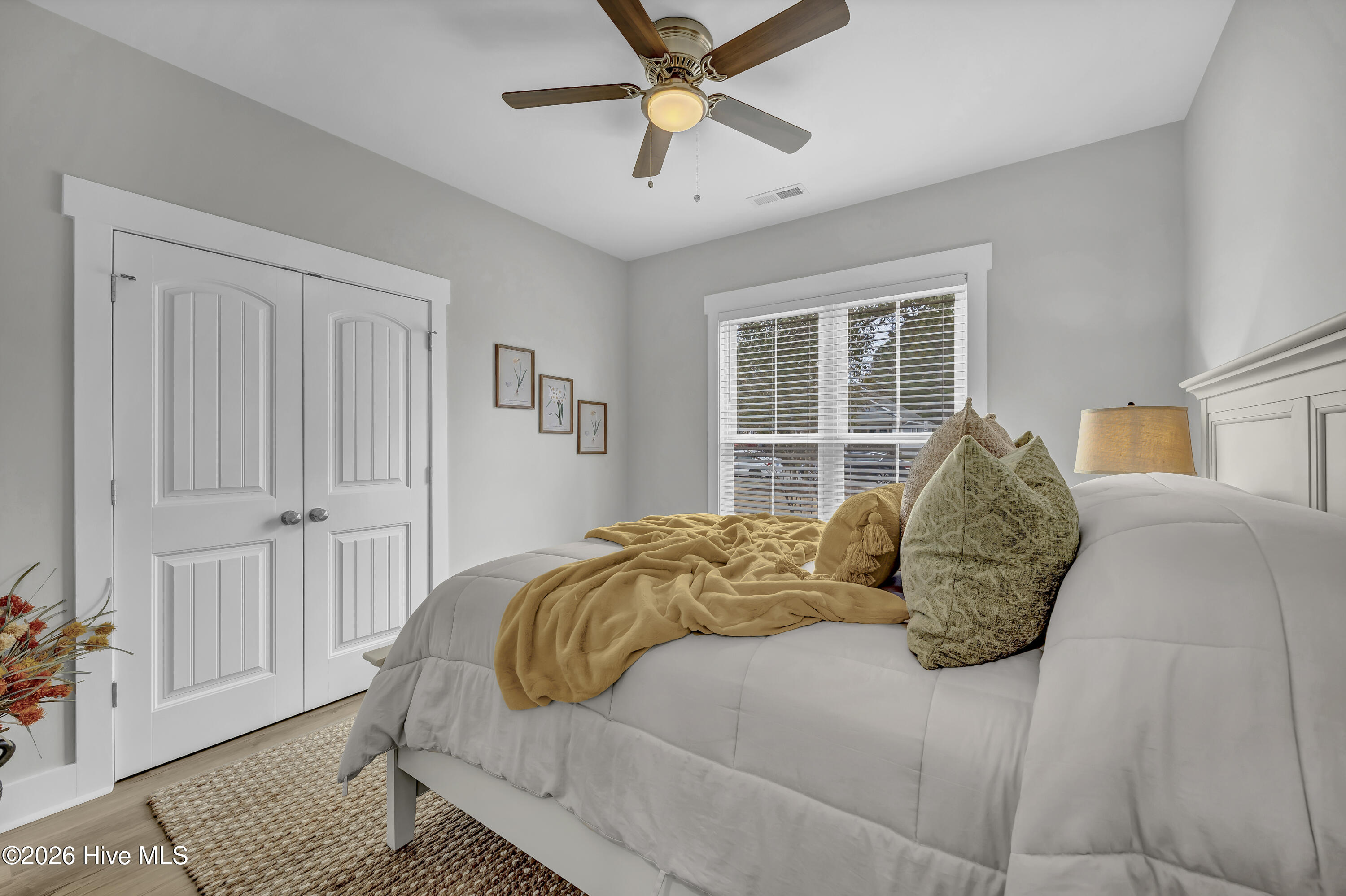 100555875 | Photo 16