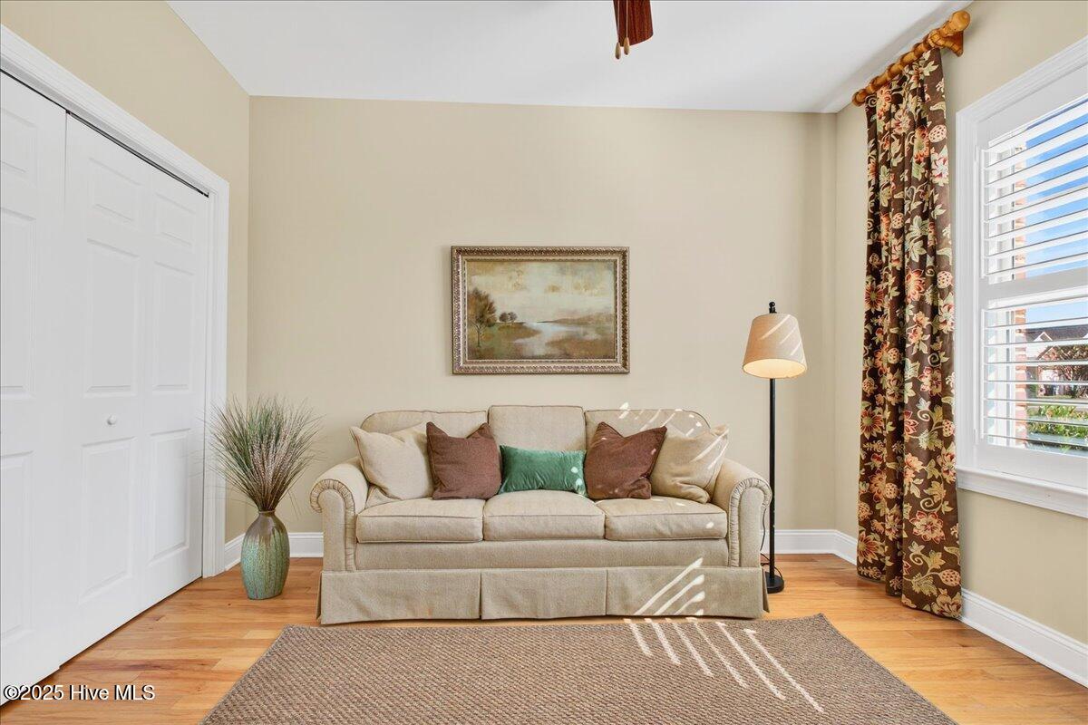 100541263 | Photo 44