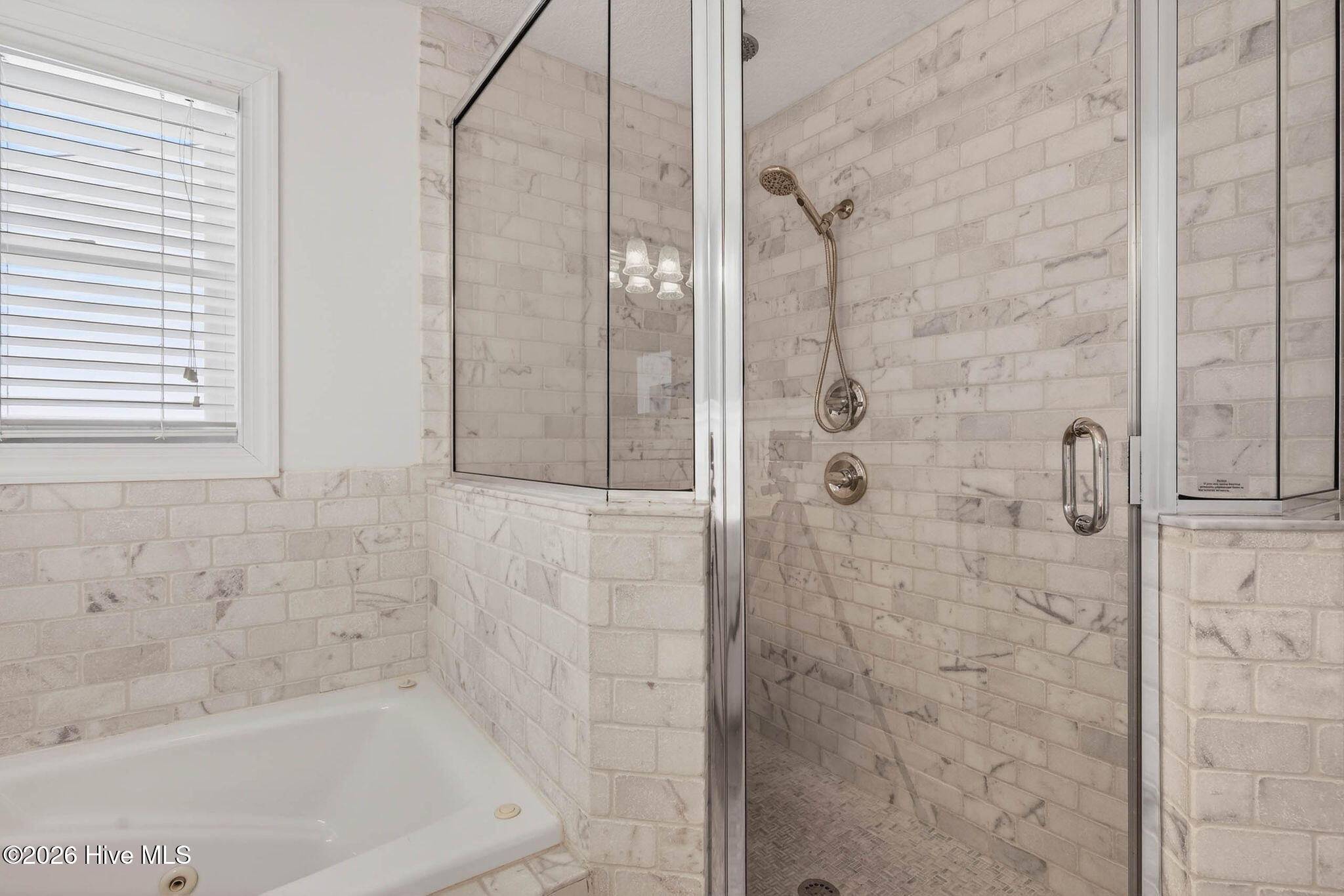 100563244 | Photo 16