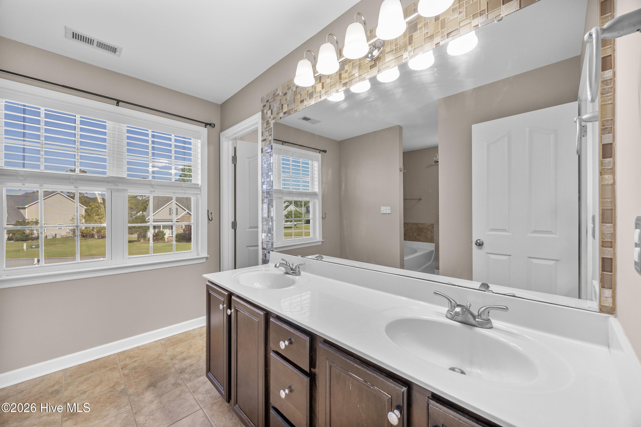 211 Wedgefield Circle,Maple Hill