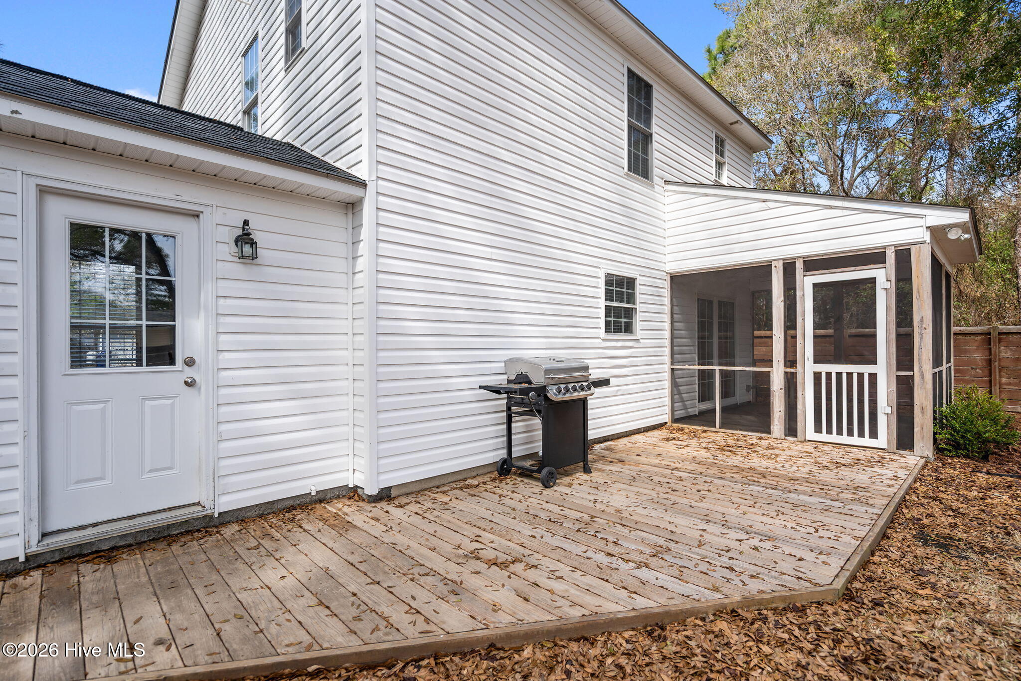 100558103 | Photo 39