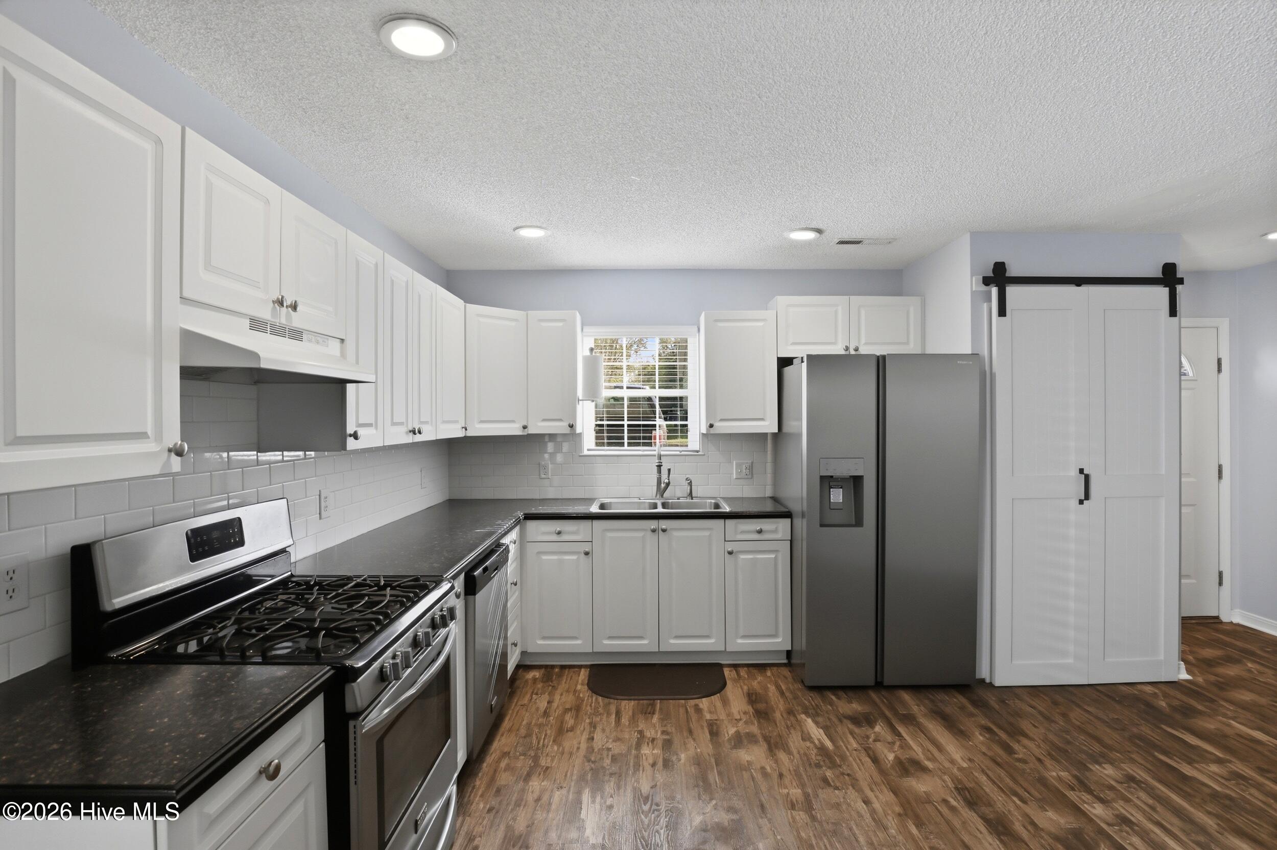 100564437 | Photo 13