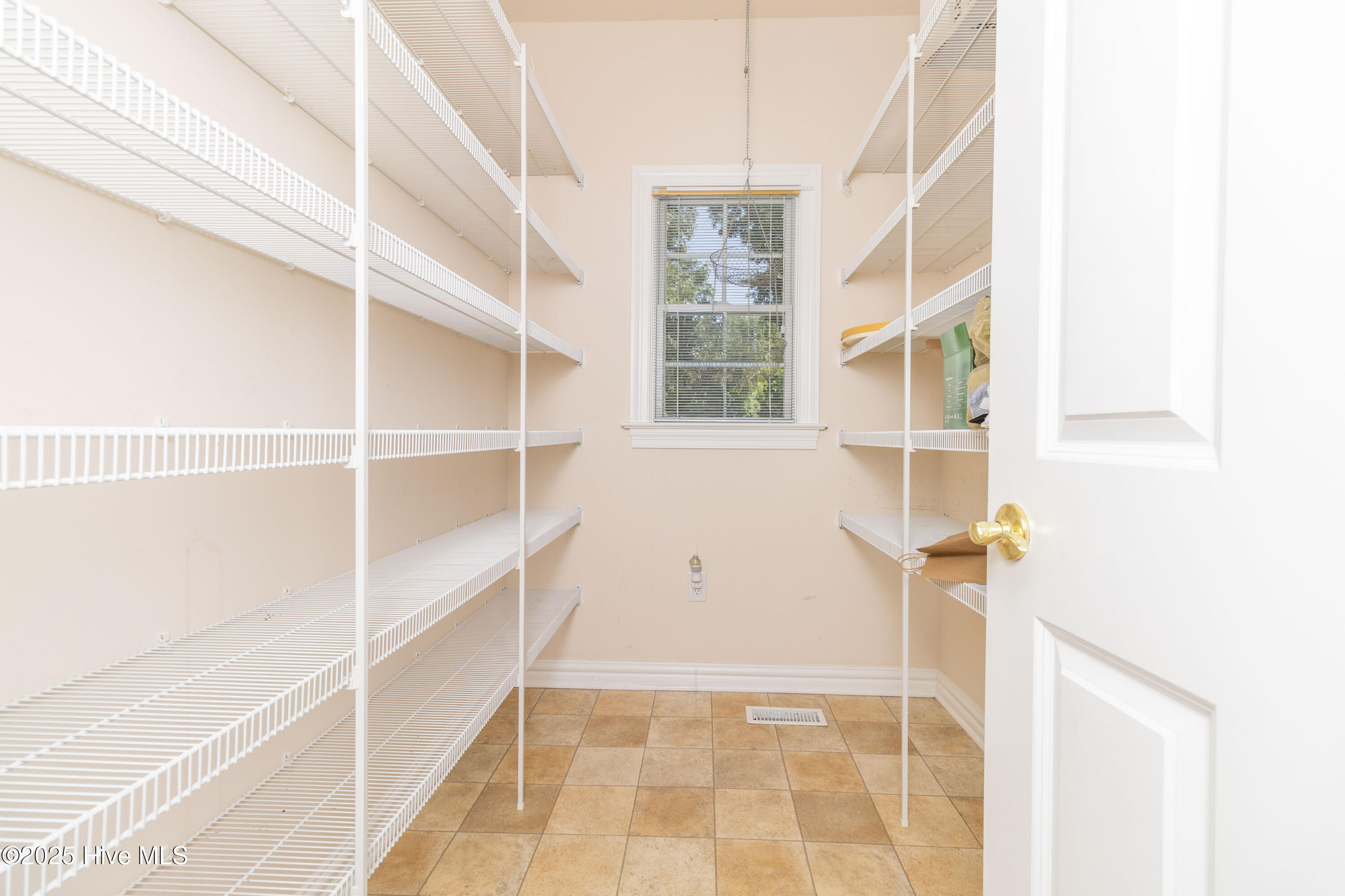 Walk in pantry