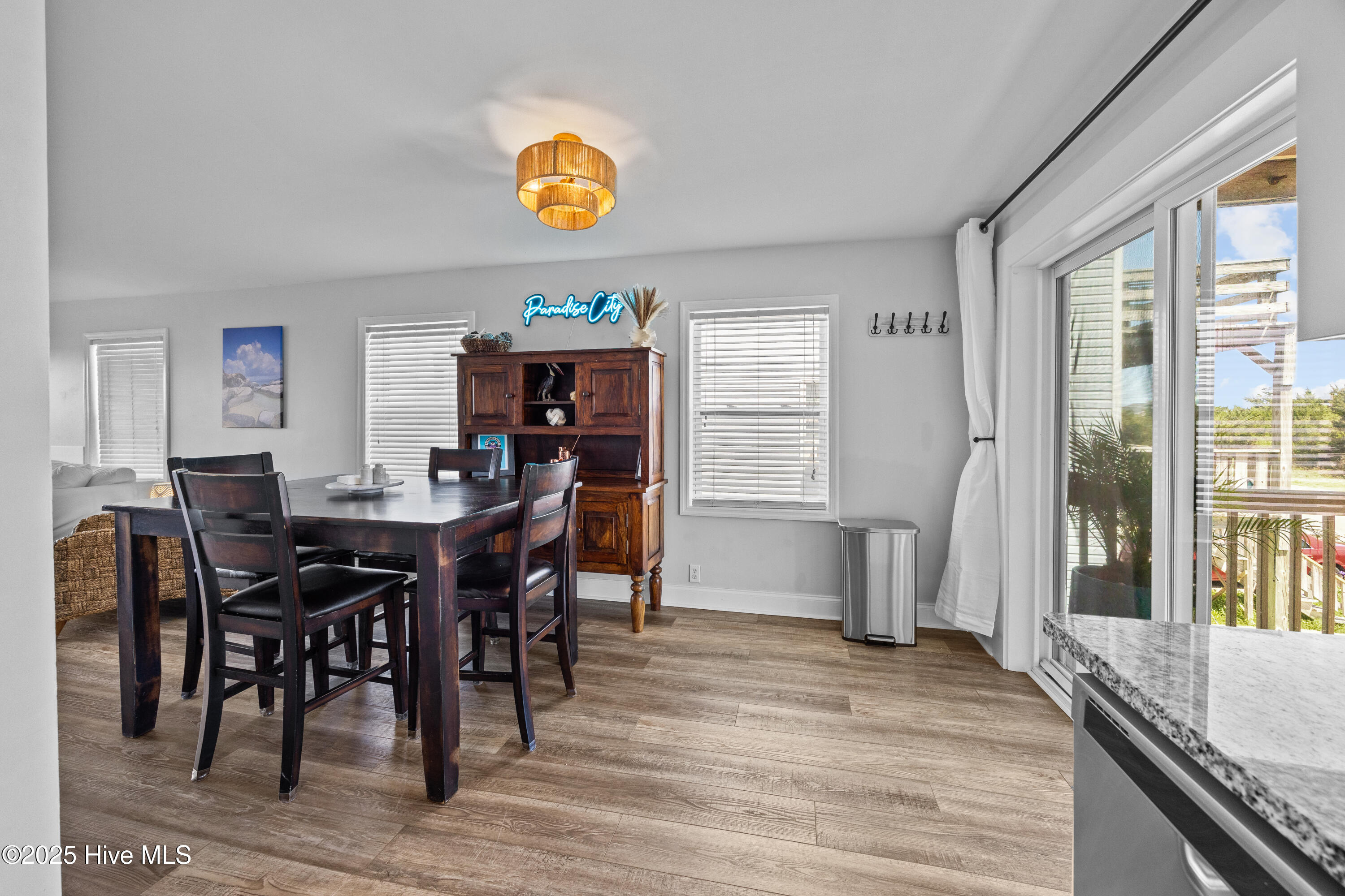 100540748 | Photo 14