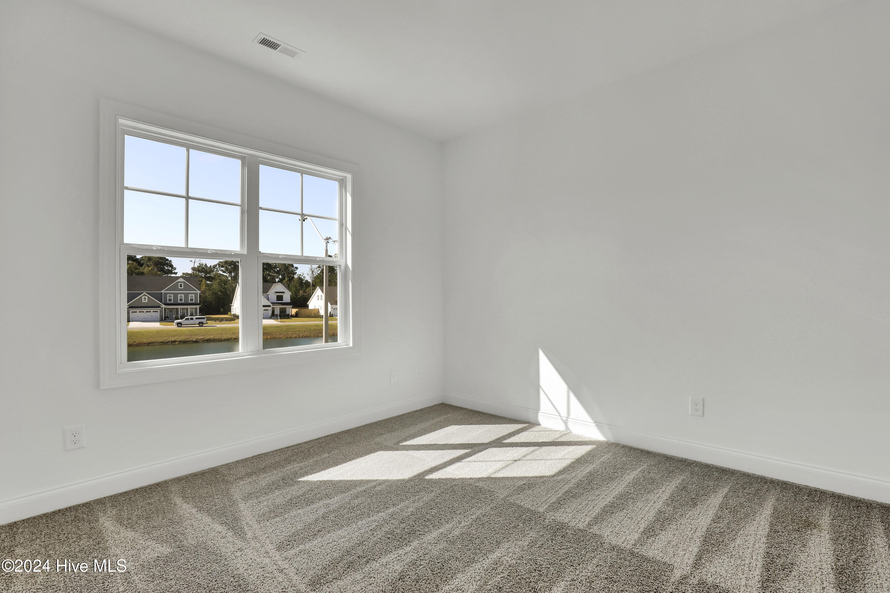 100477041 | Photo 24