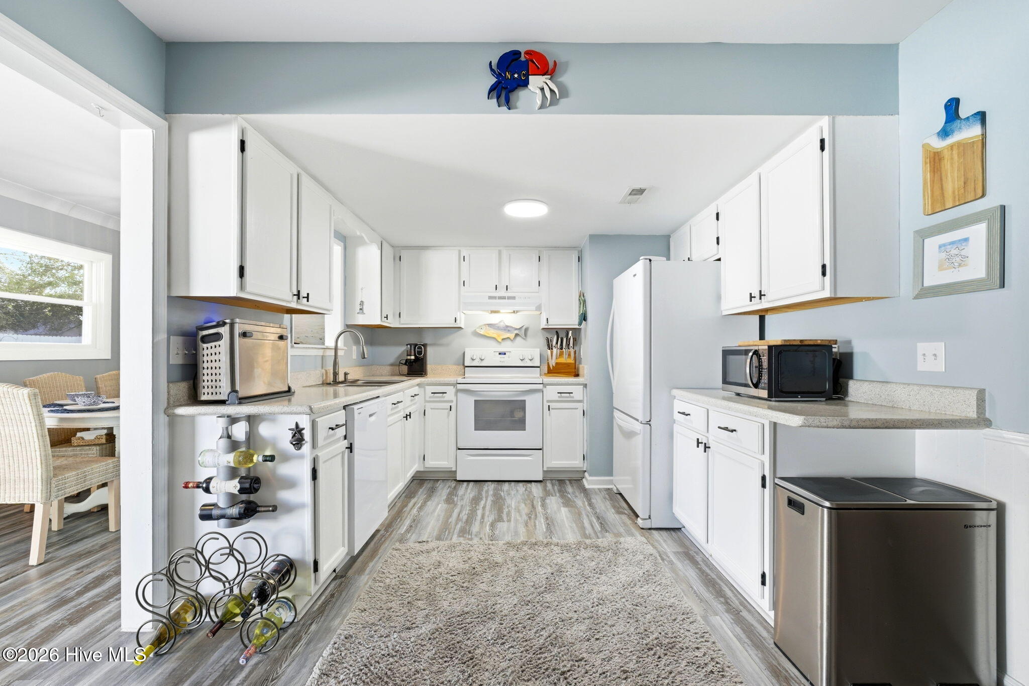 100560185 | Photo 11