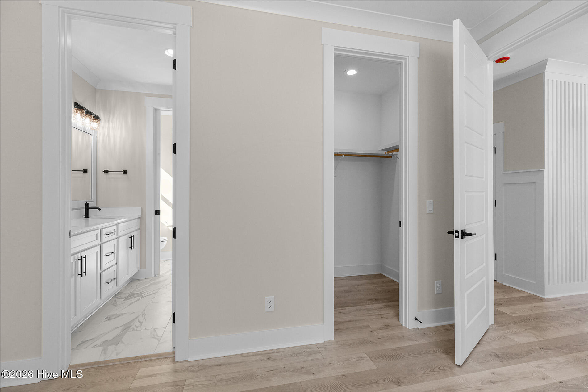 100555900 | Photo 28