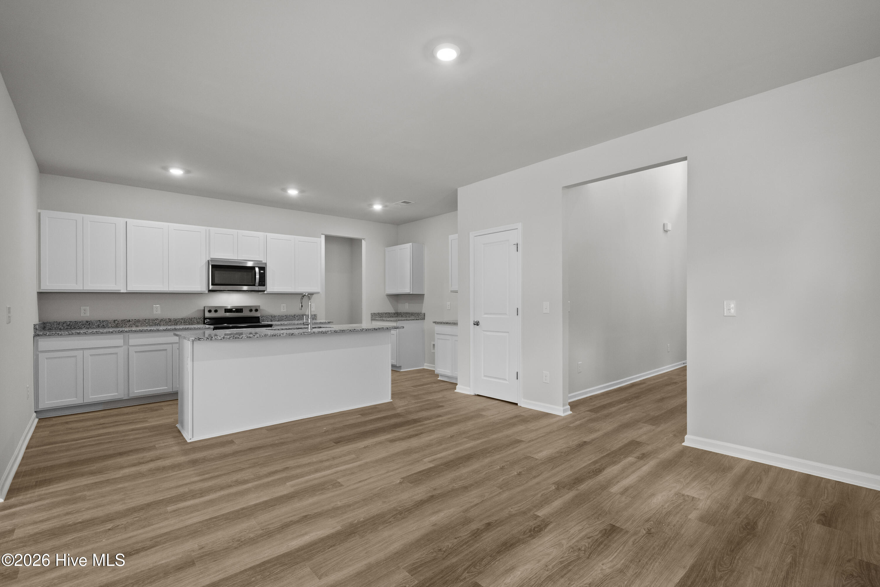 100554673 | Photo 15