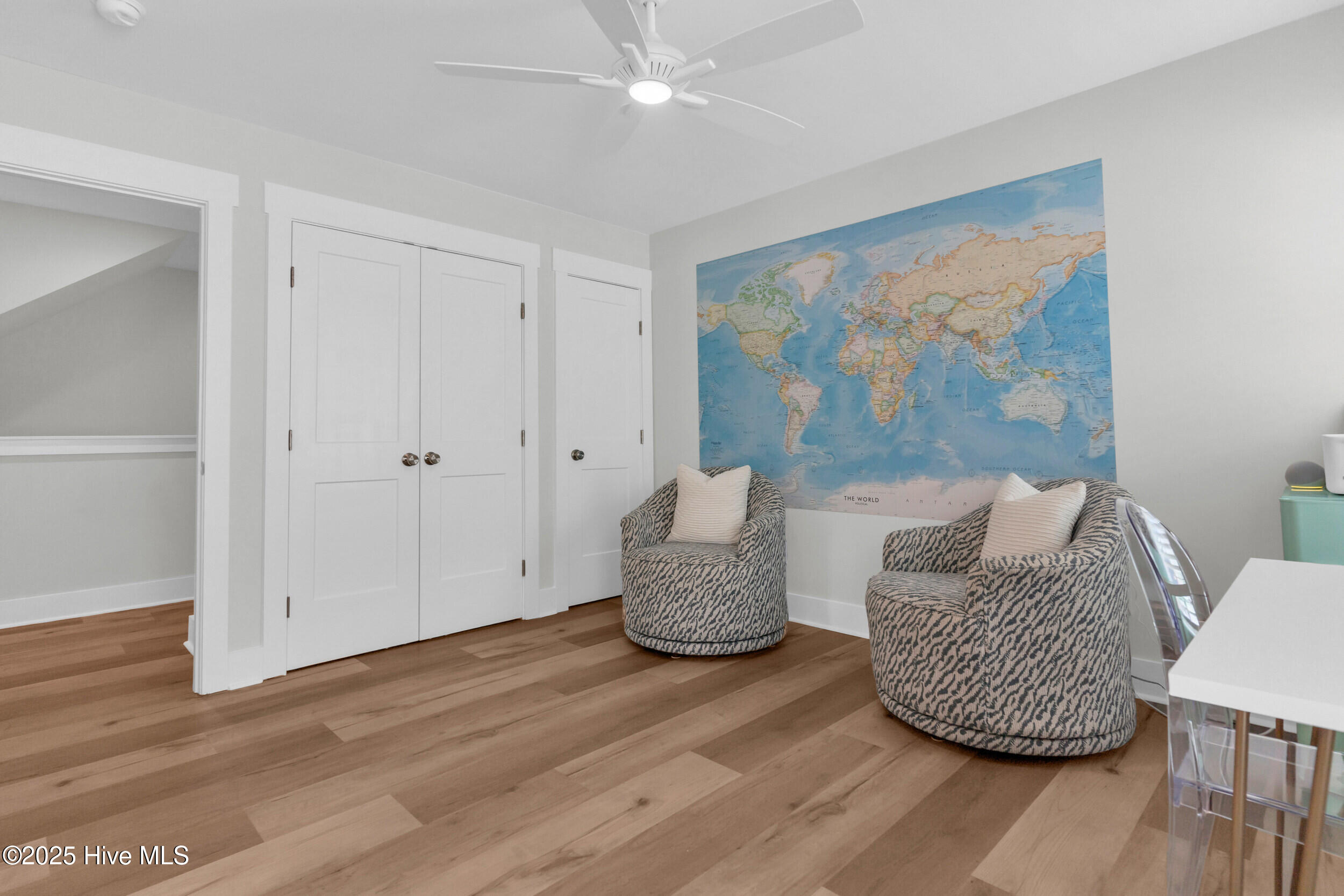 100565755 | Photo 23