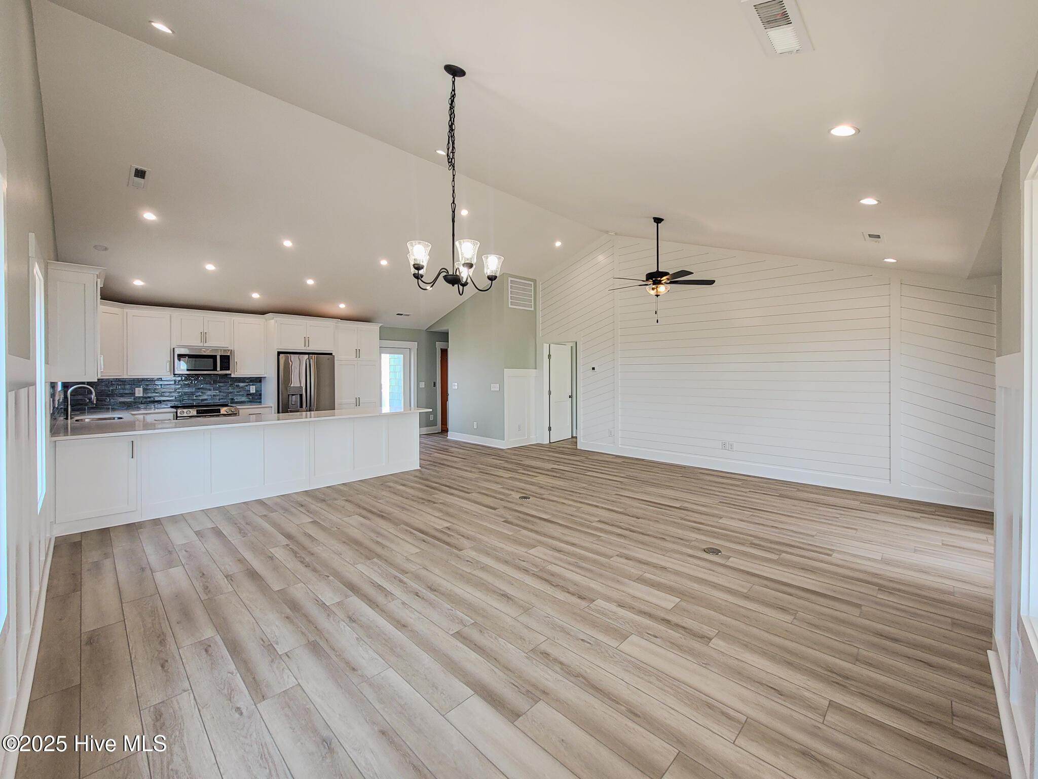 100517147 | Photo 10