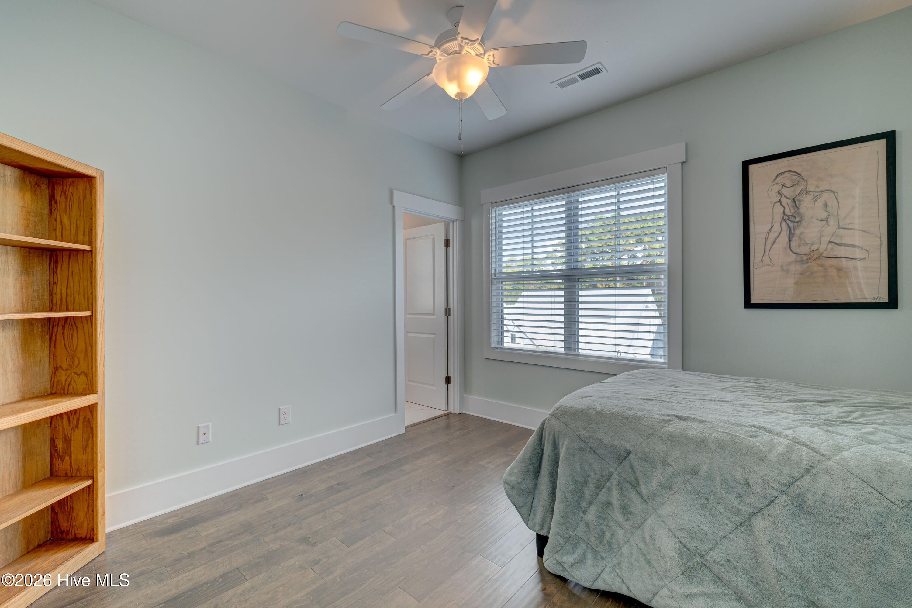 100561022 | Photo 23