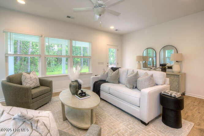 100525166 | Photo 10