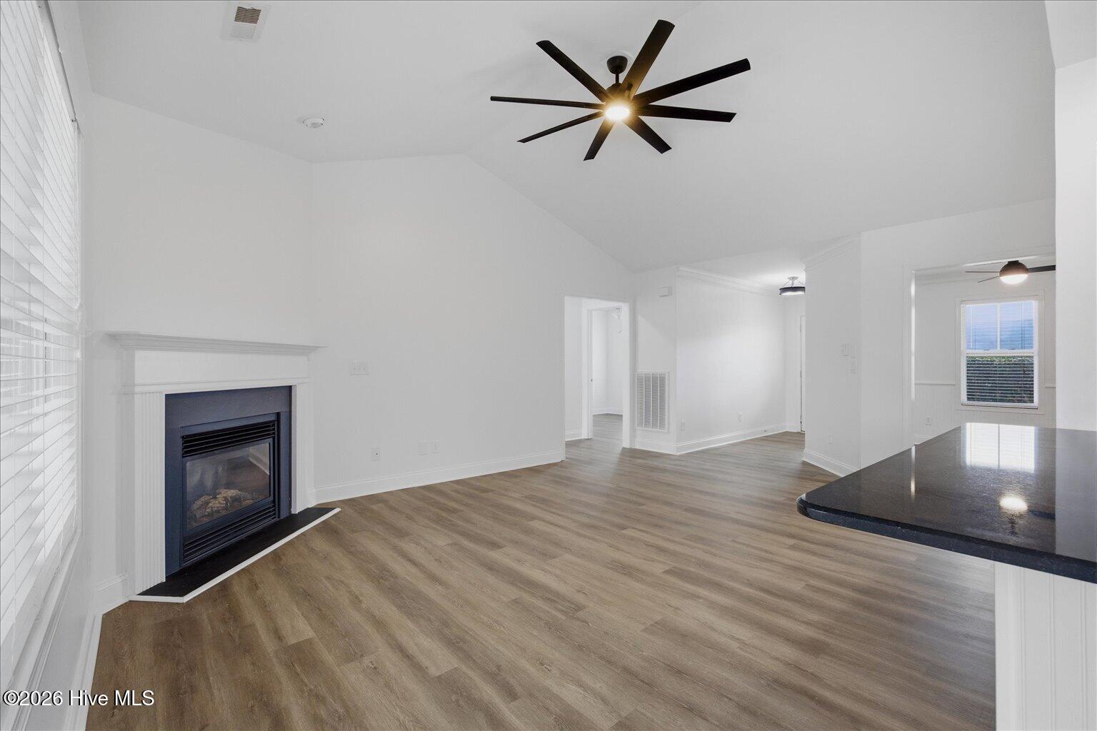 100557430 | Photo 18